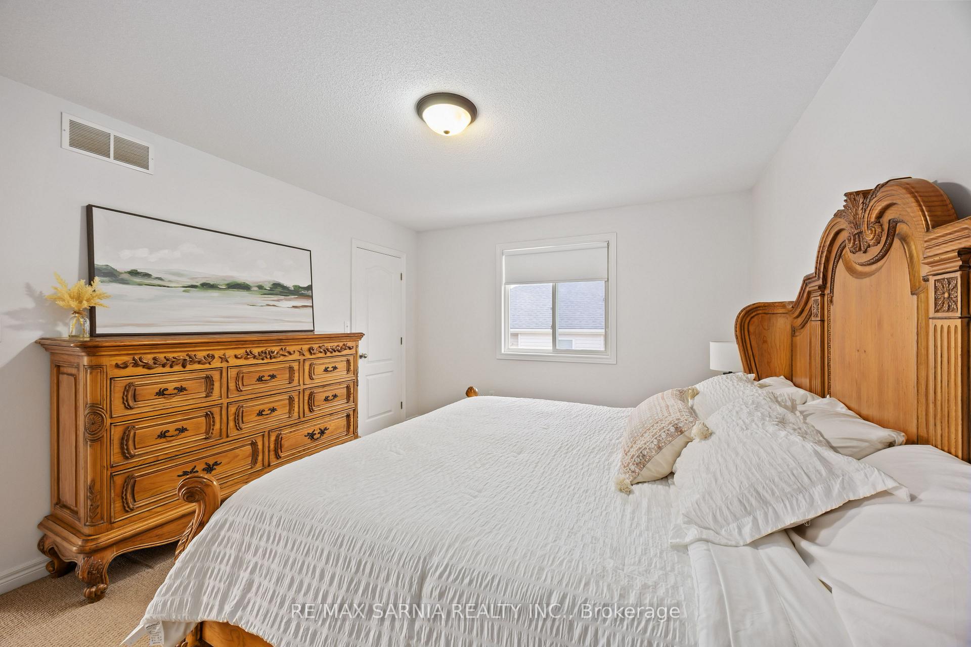 Photo 19 of 638 Bentinck Drive, St. Clair — HOMEH