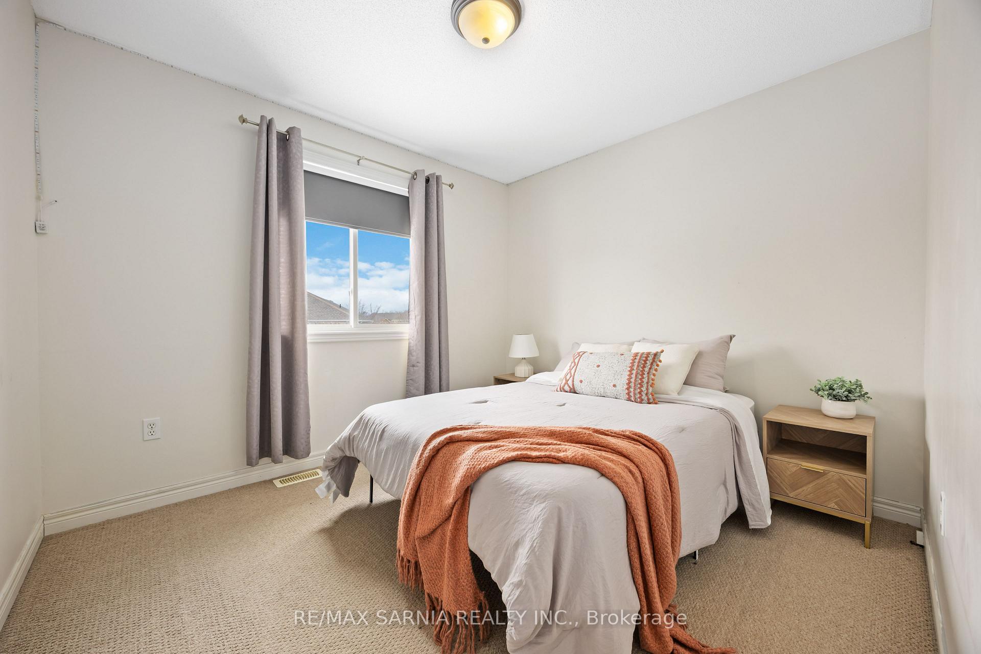 Photo 20 of 638 Bentinck Drive, St. Clair — HOMEH