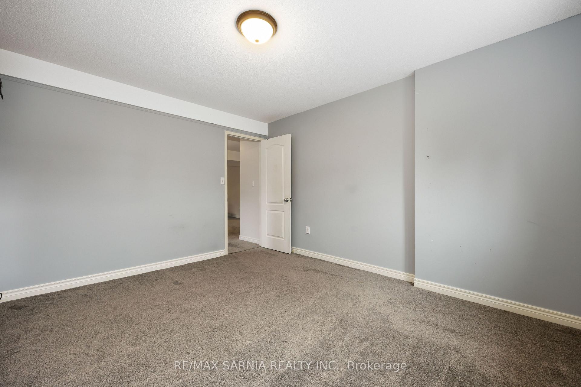 Photo 28 of 638 Bentinck Drive, St. Clair — HOMEH