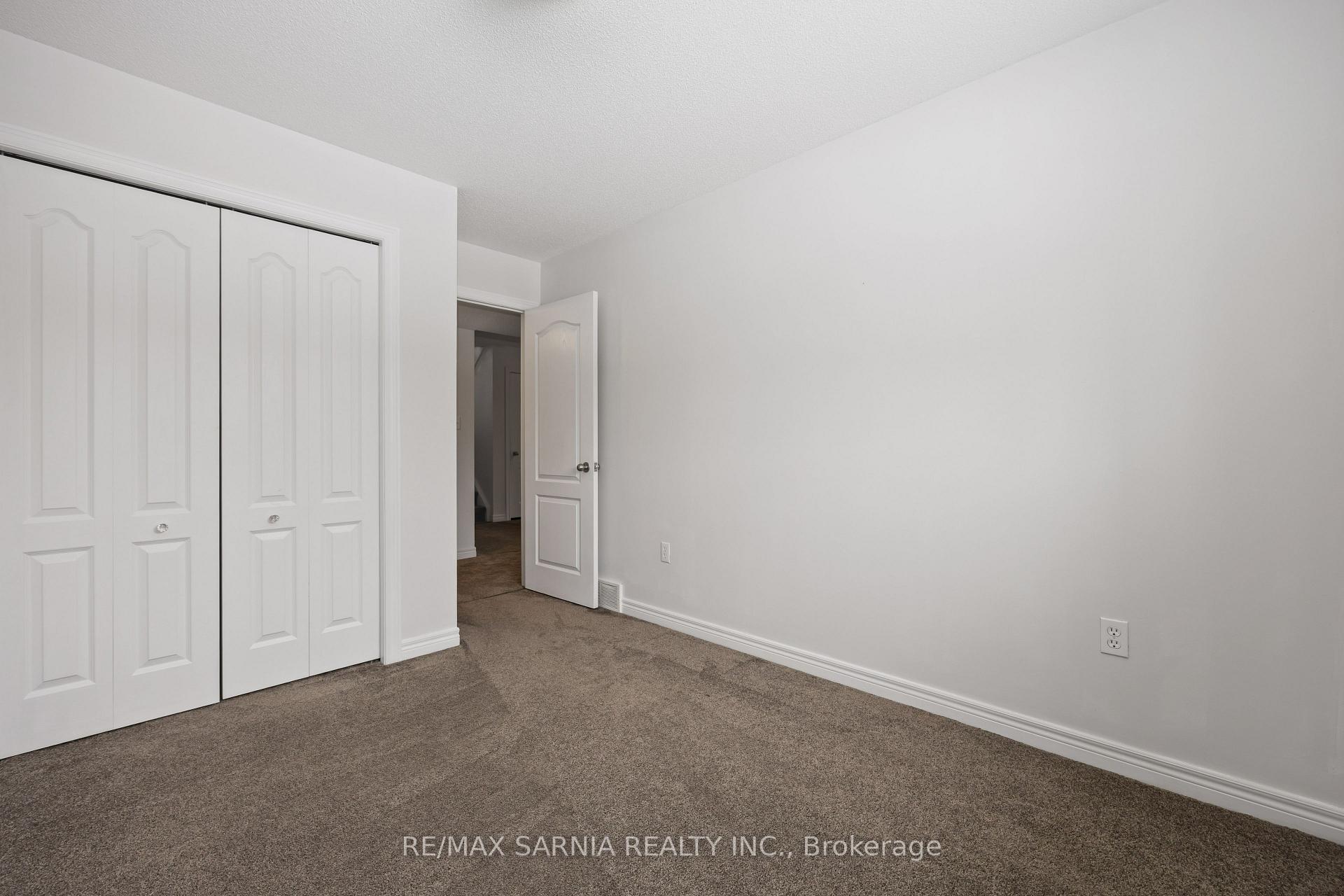 Photo 32 of 638 Bentinck Drive, St. Clair — HOMEH