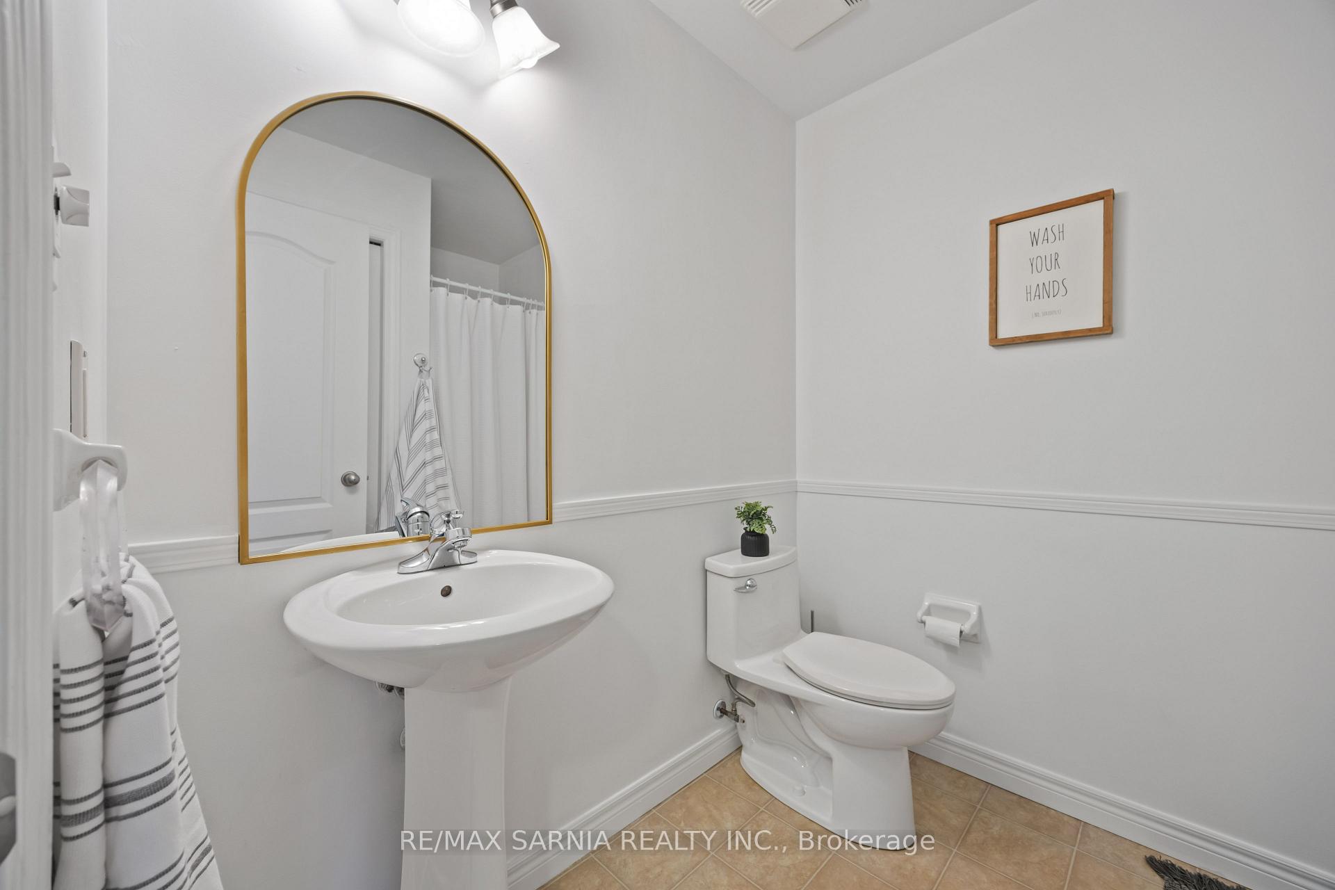 Photo 33 of 638 Bentinck Drive, St. Clair — HOMEH