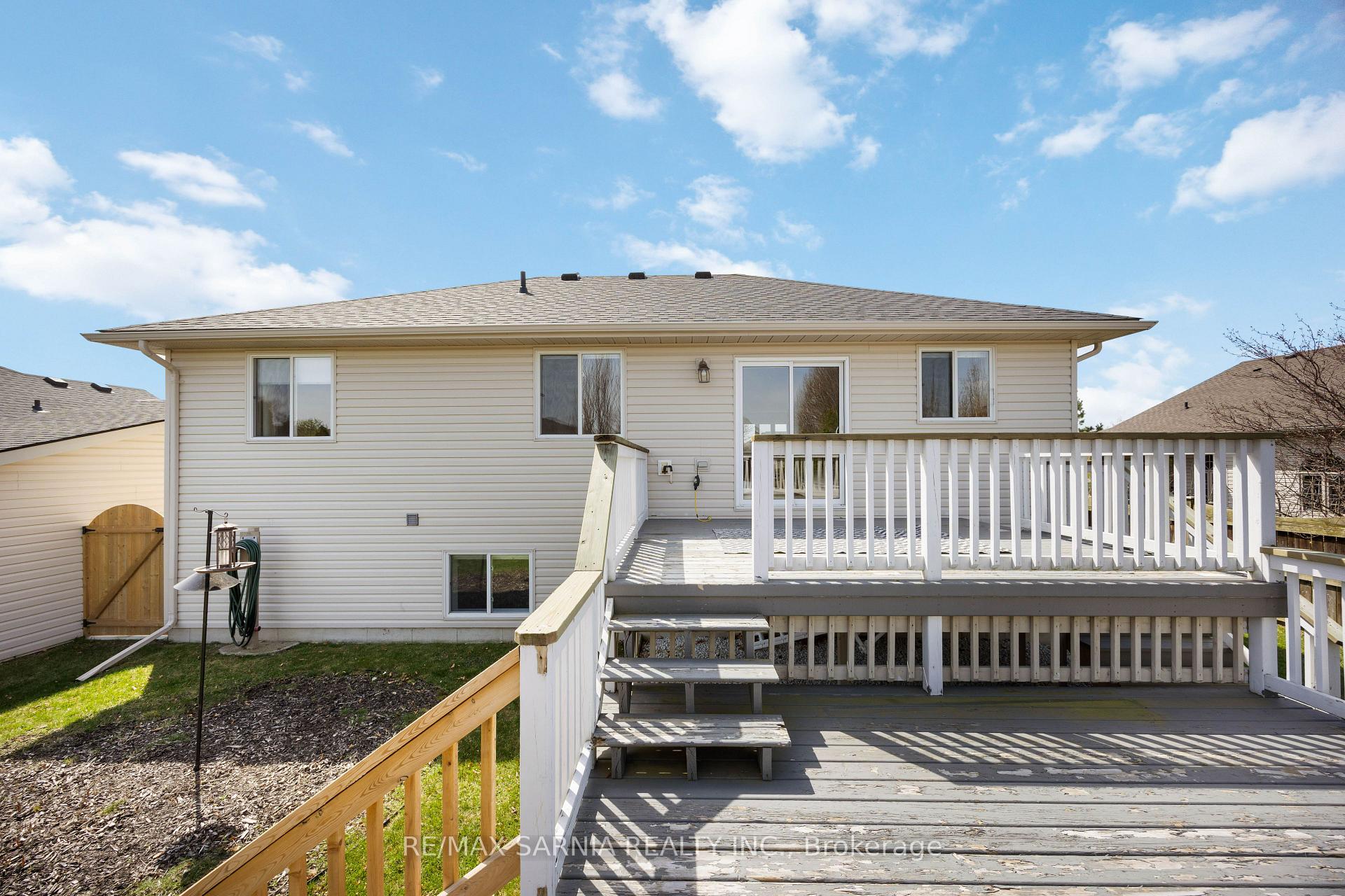 Photo 41 of 638 Bentinck Drive, St. Clair — HOMEH