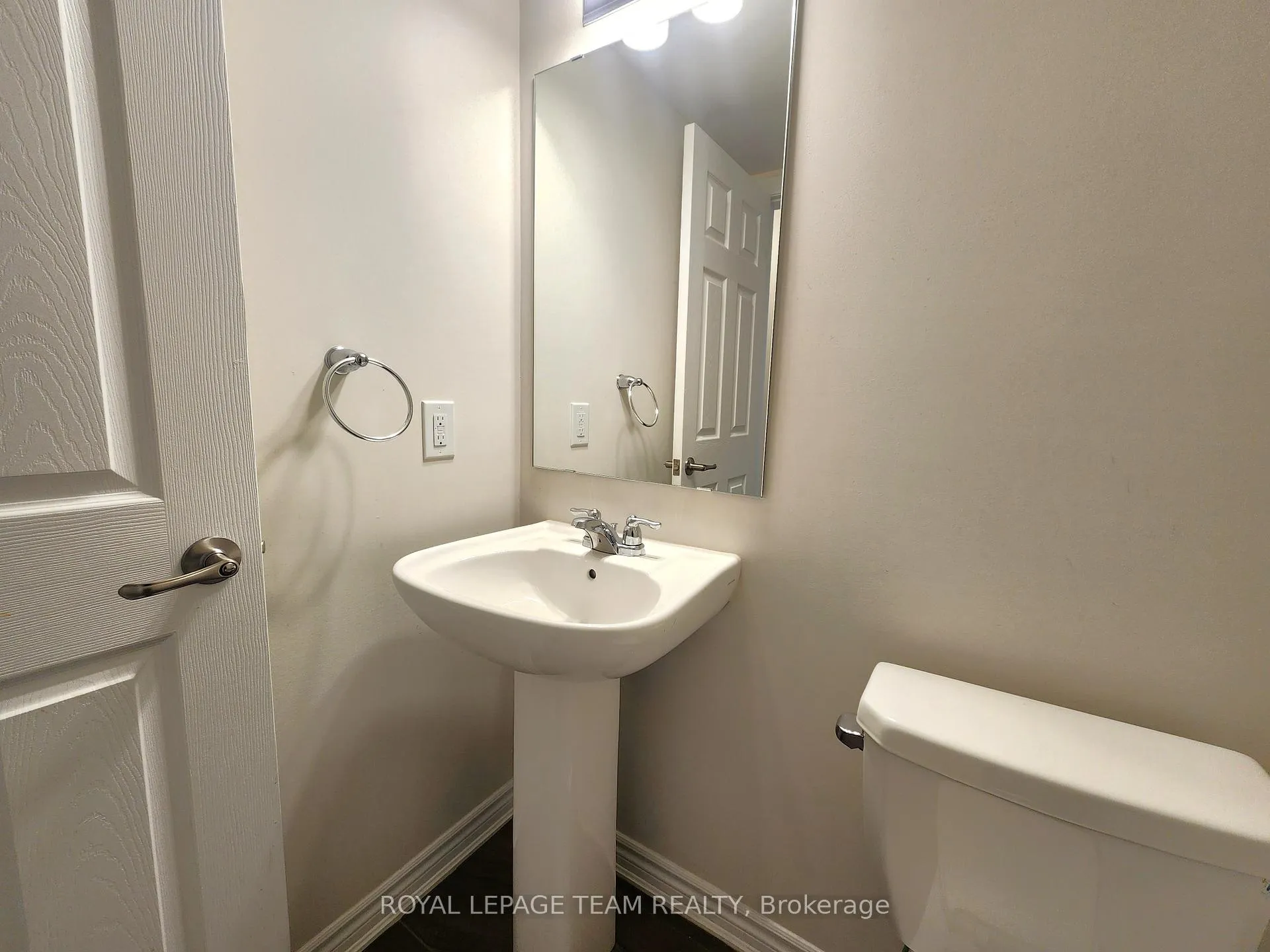 Photo 4 of 209 Hartsmere Drive, Ottawa, Stittsville (South) — HOMEH
