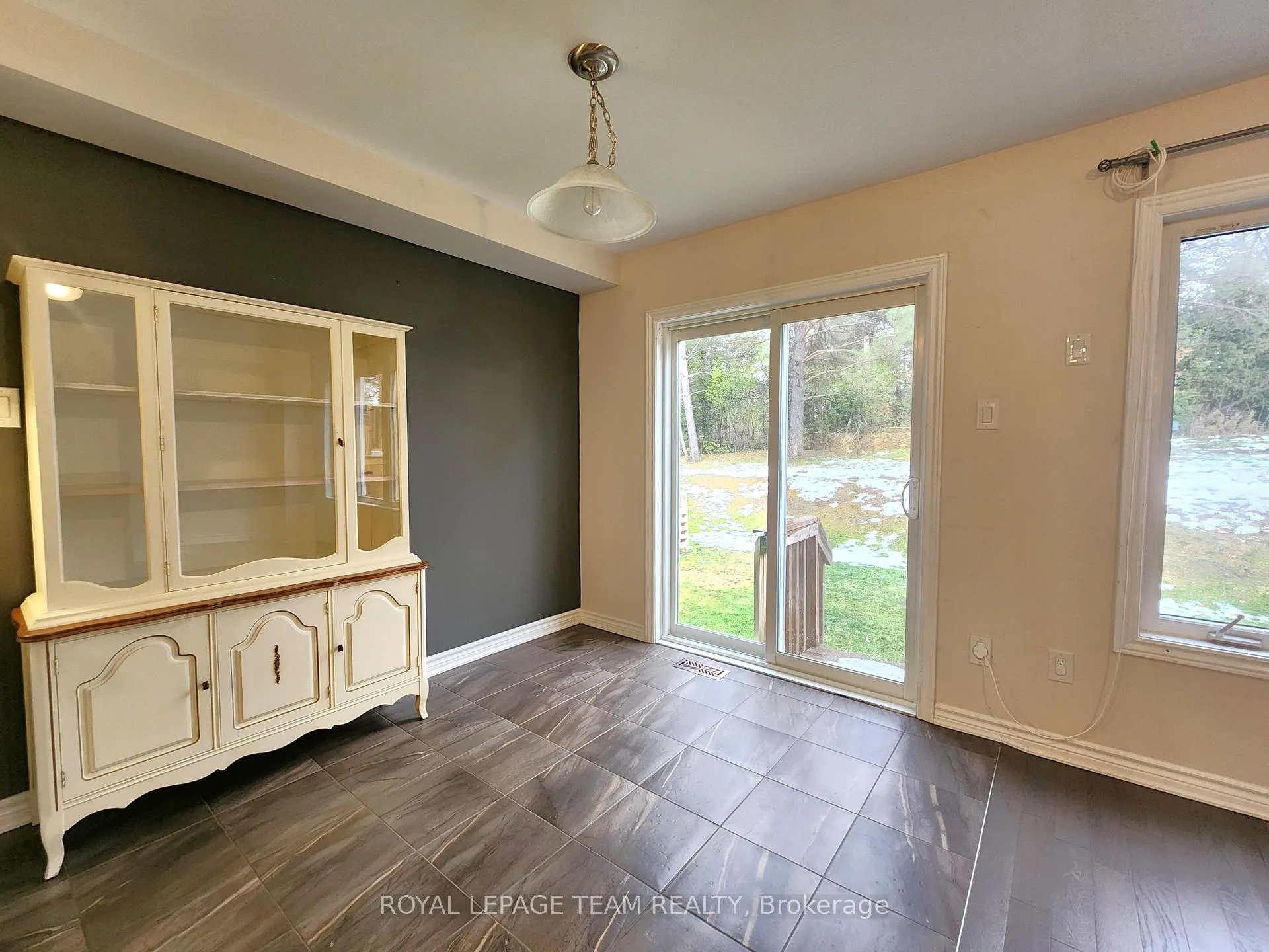 Photo 8 of 209 Hartsmere Drive, Ottawa, Stittsville (South) — HOMEH