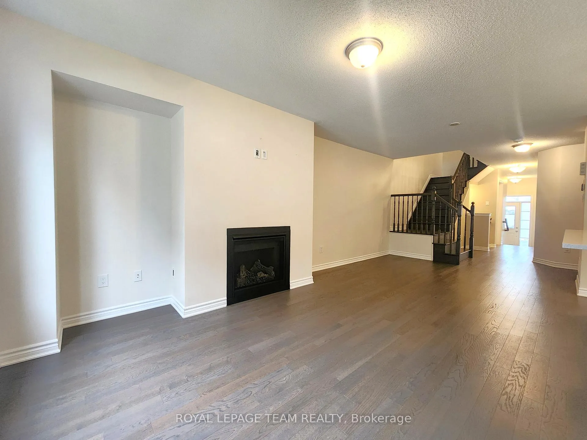 Photo 10 of 209 Hartsmere Drive, Ottawa, Stittsville (South) — HOMEH