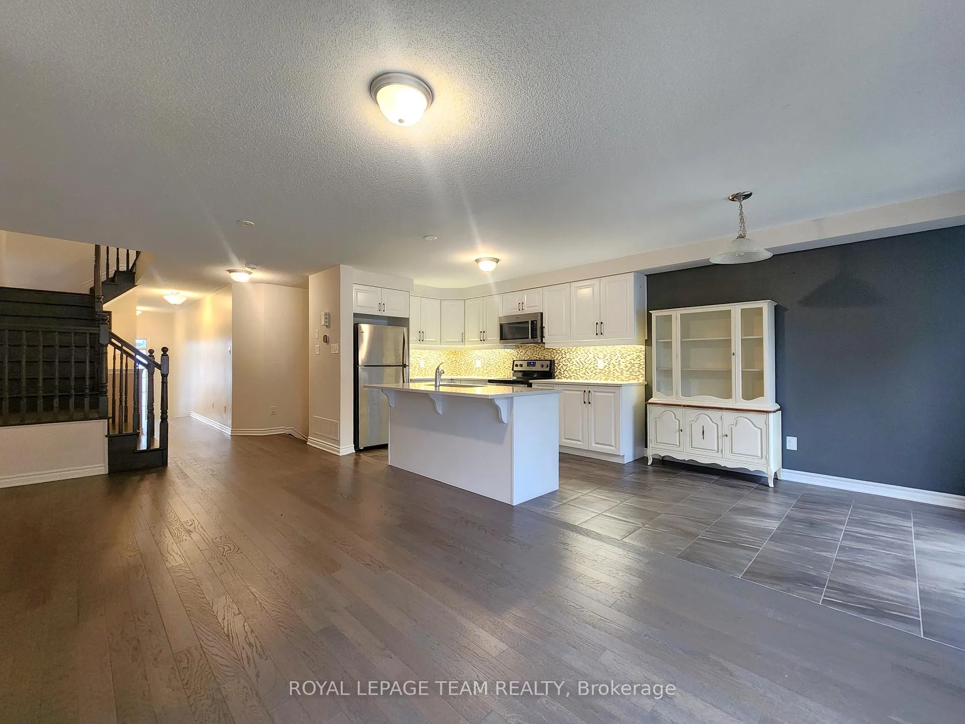 Photo 11 of 209 Hartsmere Drive, Ottawa, Stittsville (South) — HOMEH