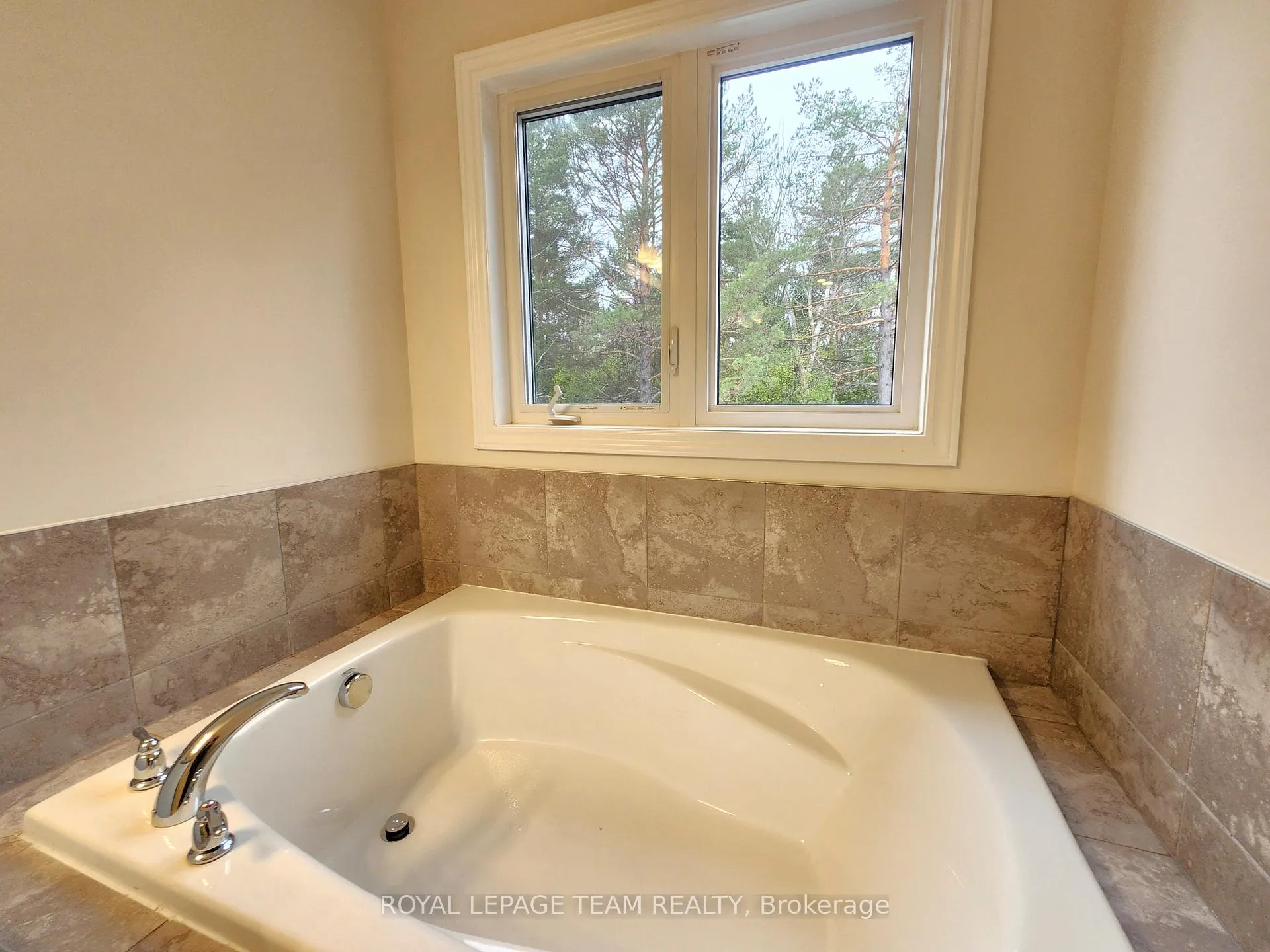 Photo 27 of 209 Hartsmere Drive, Ottawa, Stittsville (South) — HOMEH