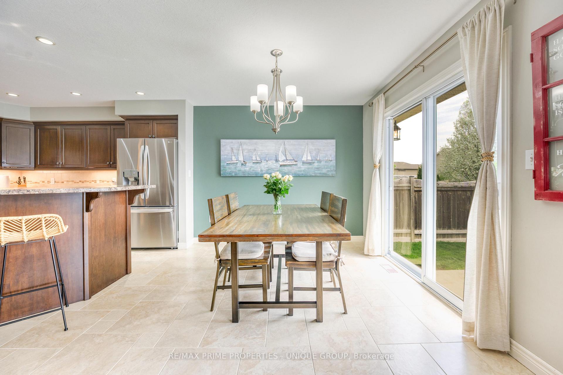 Photo 10 of 675 Bentinck Drive, St. Clair — HOMEH