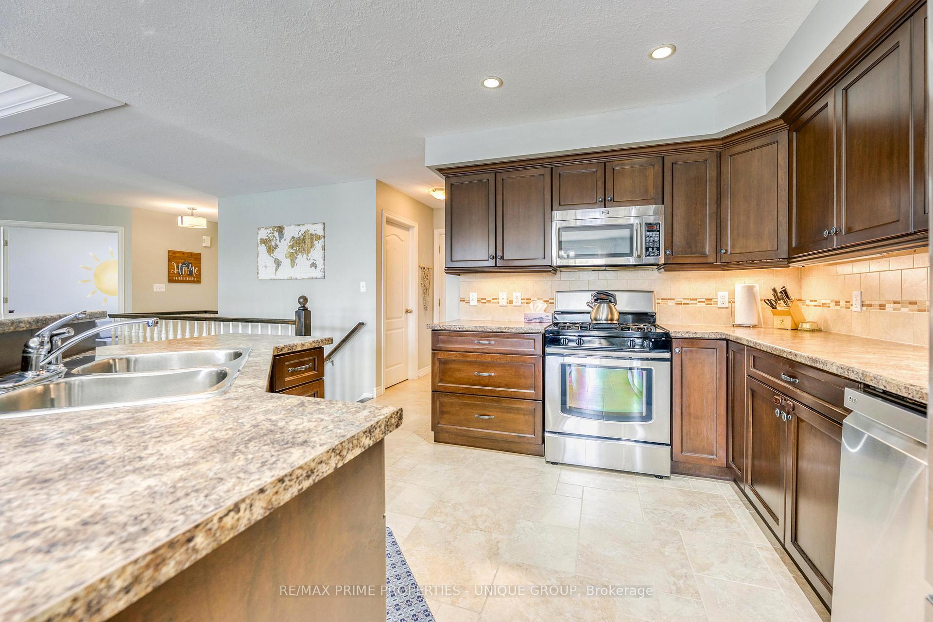 Photo 15 of 675 Bentinck Drive, St. Clair — HOMEH