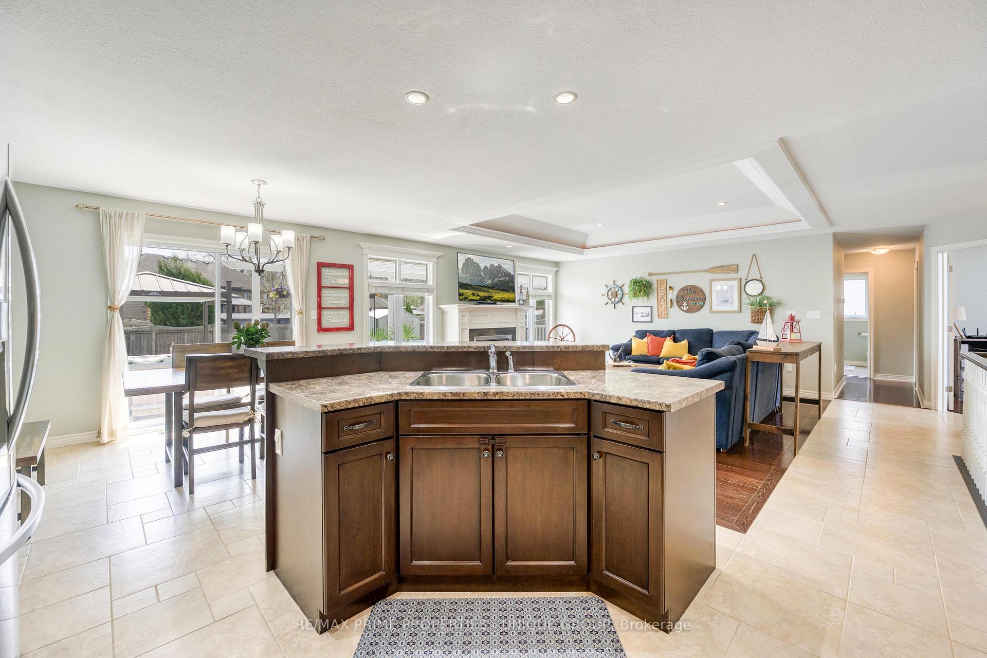 Photo 16 of 675 Bentinck Drive, St. Clair — HOMEH