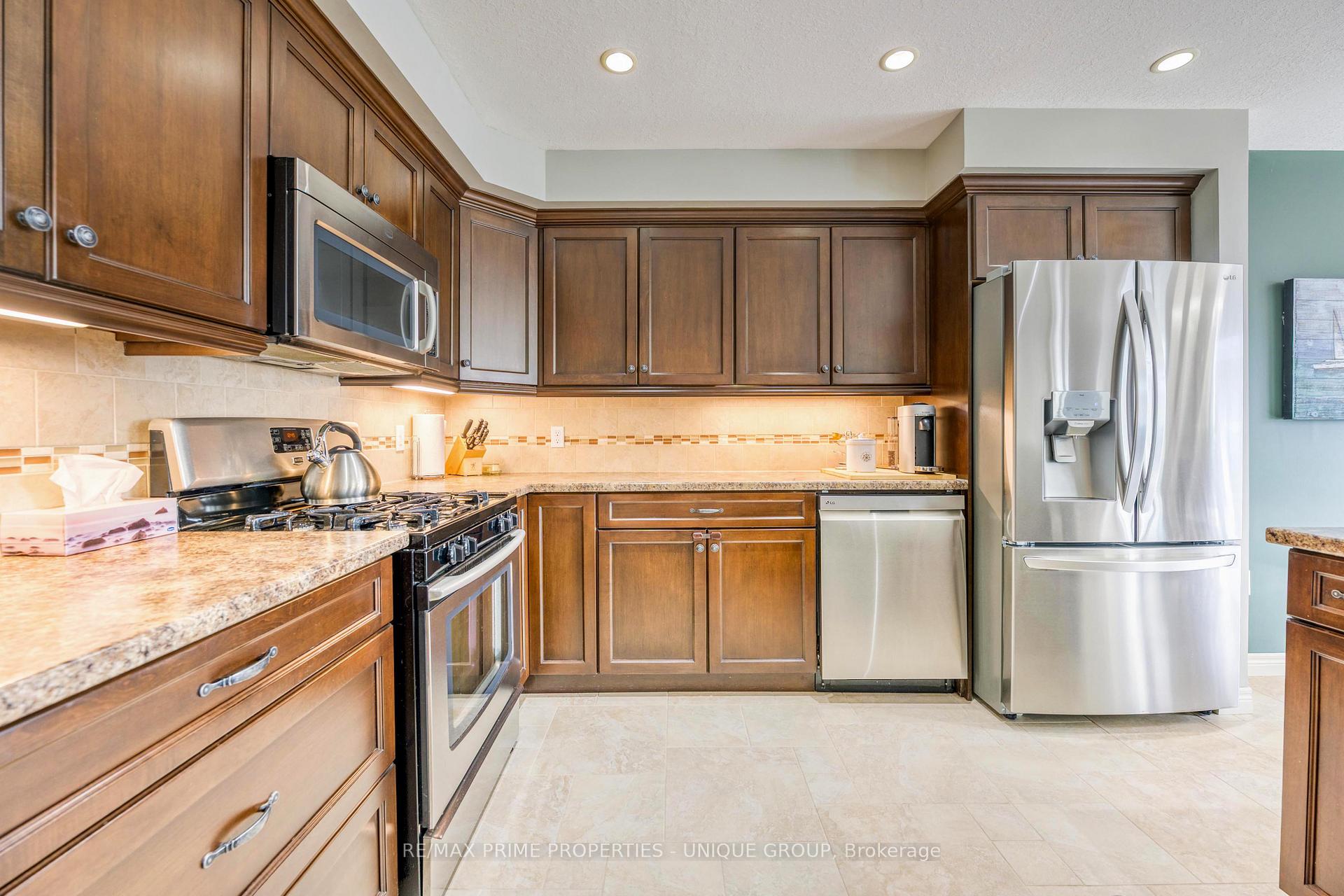 Photo 18 of 675 Bentinck Drive, St. Clair — HOMEH