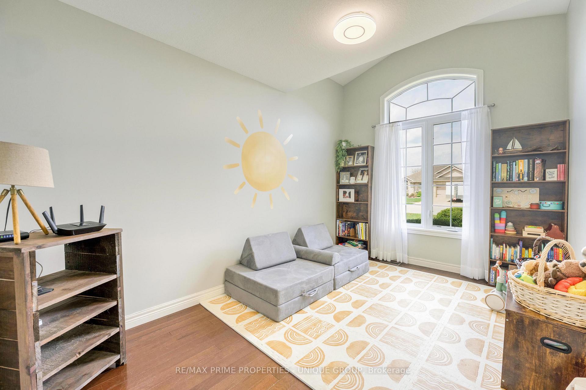 Photo 22 of 675 Bentinck Drive, St. Clair — HOMEH