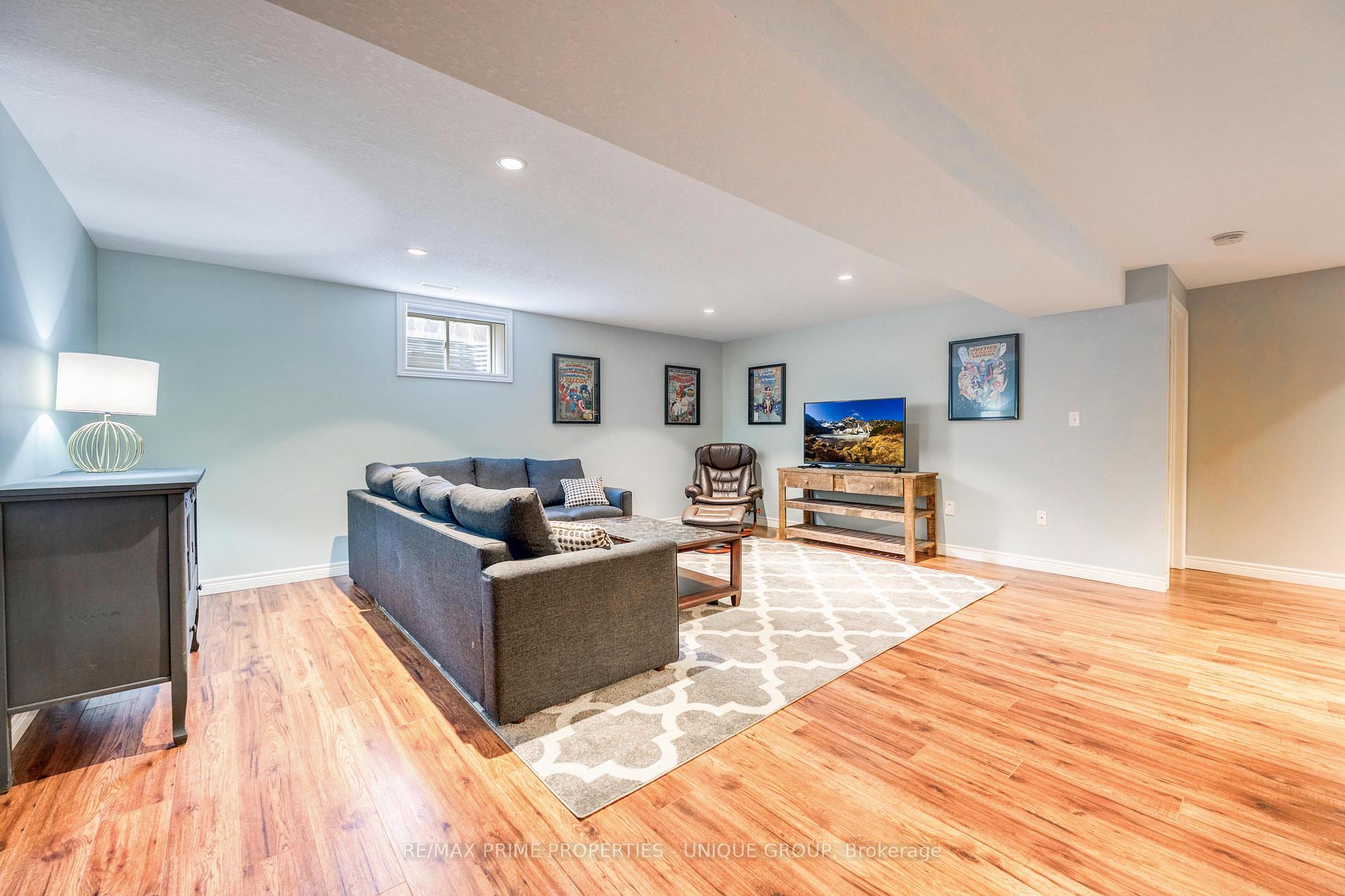 Photo 26 of 675 Bentinck Drive, St. Clair — HOMEH
