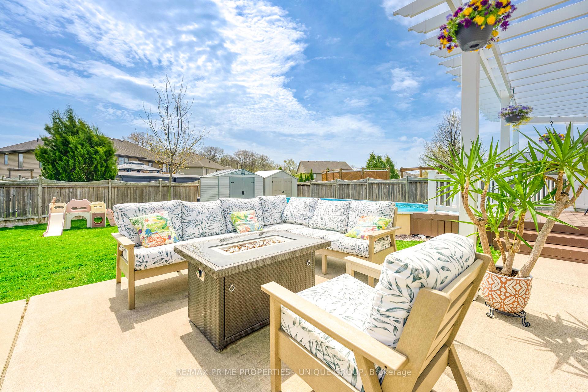 Photo 44 of 675 Bentinck Drive, St. Clair — HOMEH