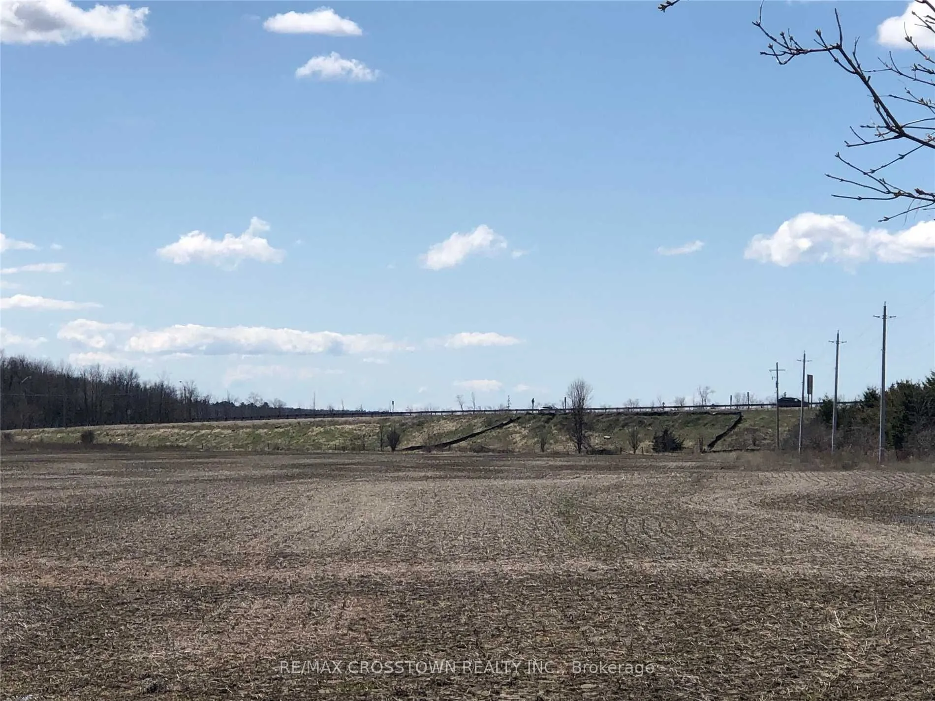 Photo 3 of 476 Penetanguishene Road, Springwater, Rural Springwater — HOMEH
