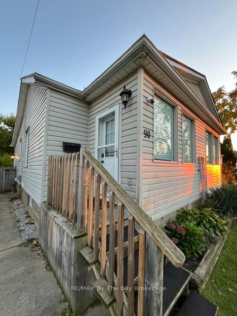 Photo 2 of 90 Grass Avenue, St. Catharines, Downtown — HOMEH