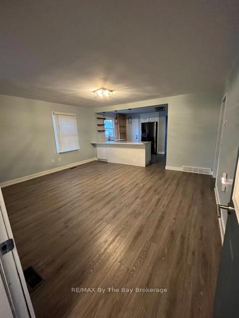 Photo 5 of 90 Grass Avenue, St. Catharines, Downtown — HOMEH