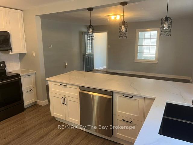 Photo 10 of 90 Grass Avenue, St. Catharines, Downtown — HOMEH