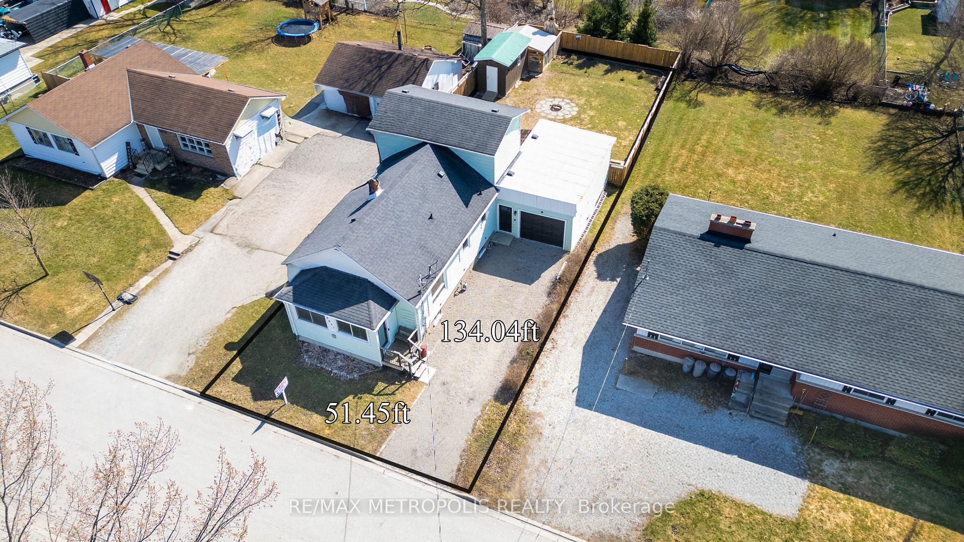 Photo 2 of 2431 Boswell Street, St. Clair — HOMEH