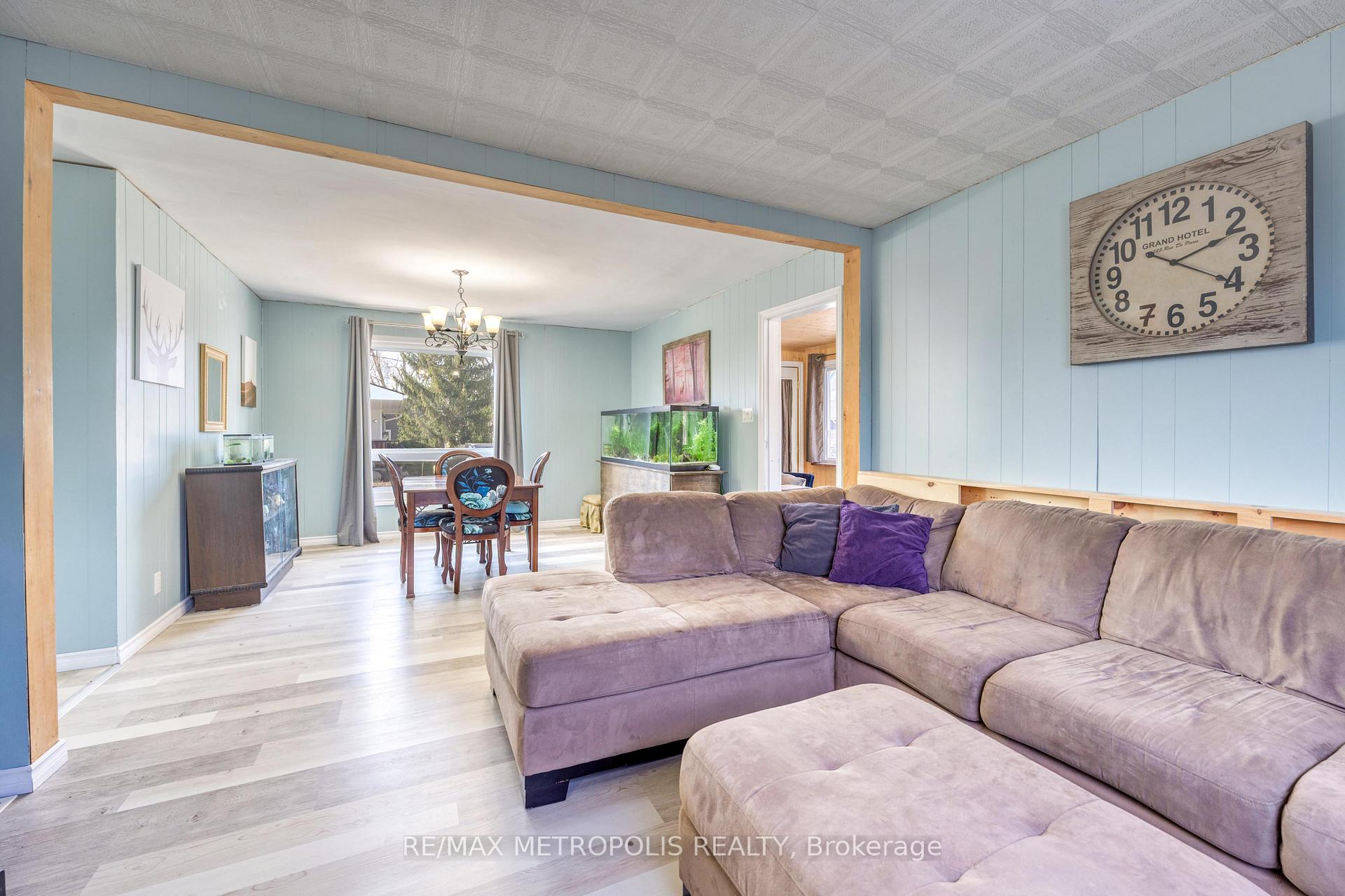 Photo 3 of 2431 Boswell Street, St. Clair — HOMEH