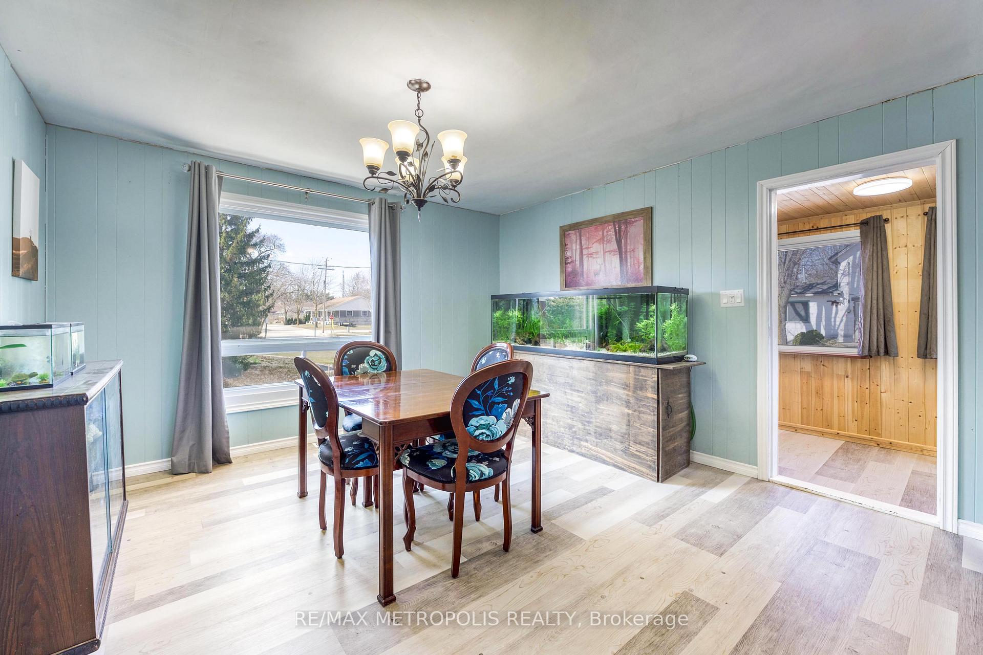Photo 4 of 2431 Boswell Street, St. Clair — HOMEH