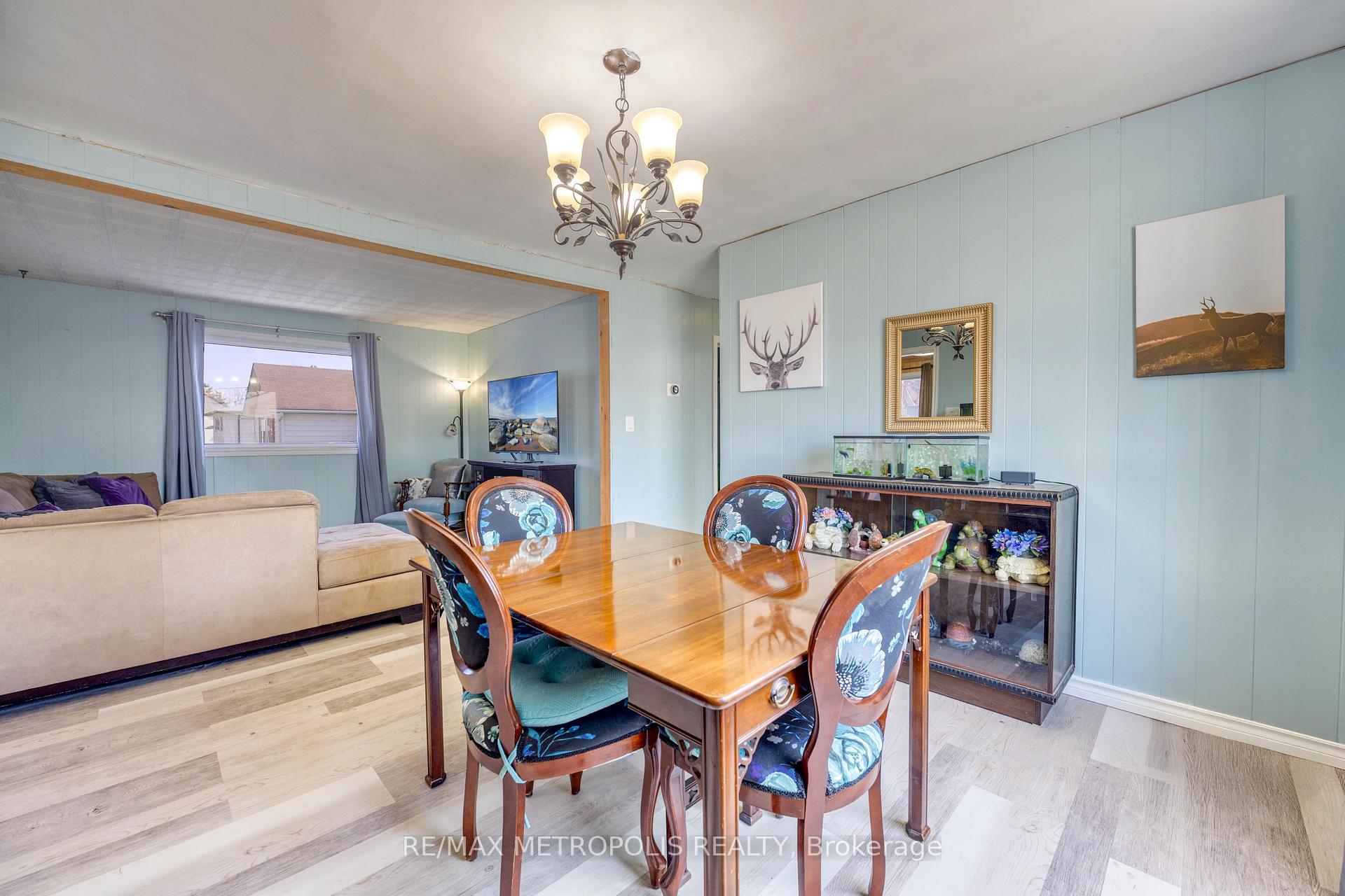 Photo 6 of 2431 Boswell Street, St. Clair — HOMEH