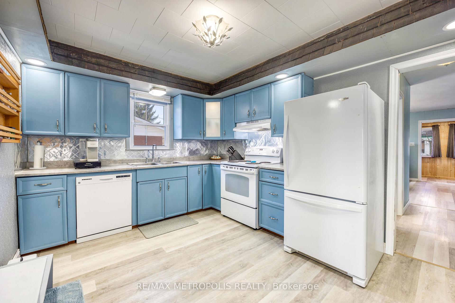Photo 11 of 2431 Boswell Street, St. Clair — HOMEH