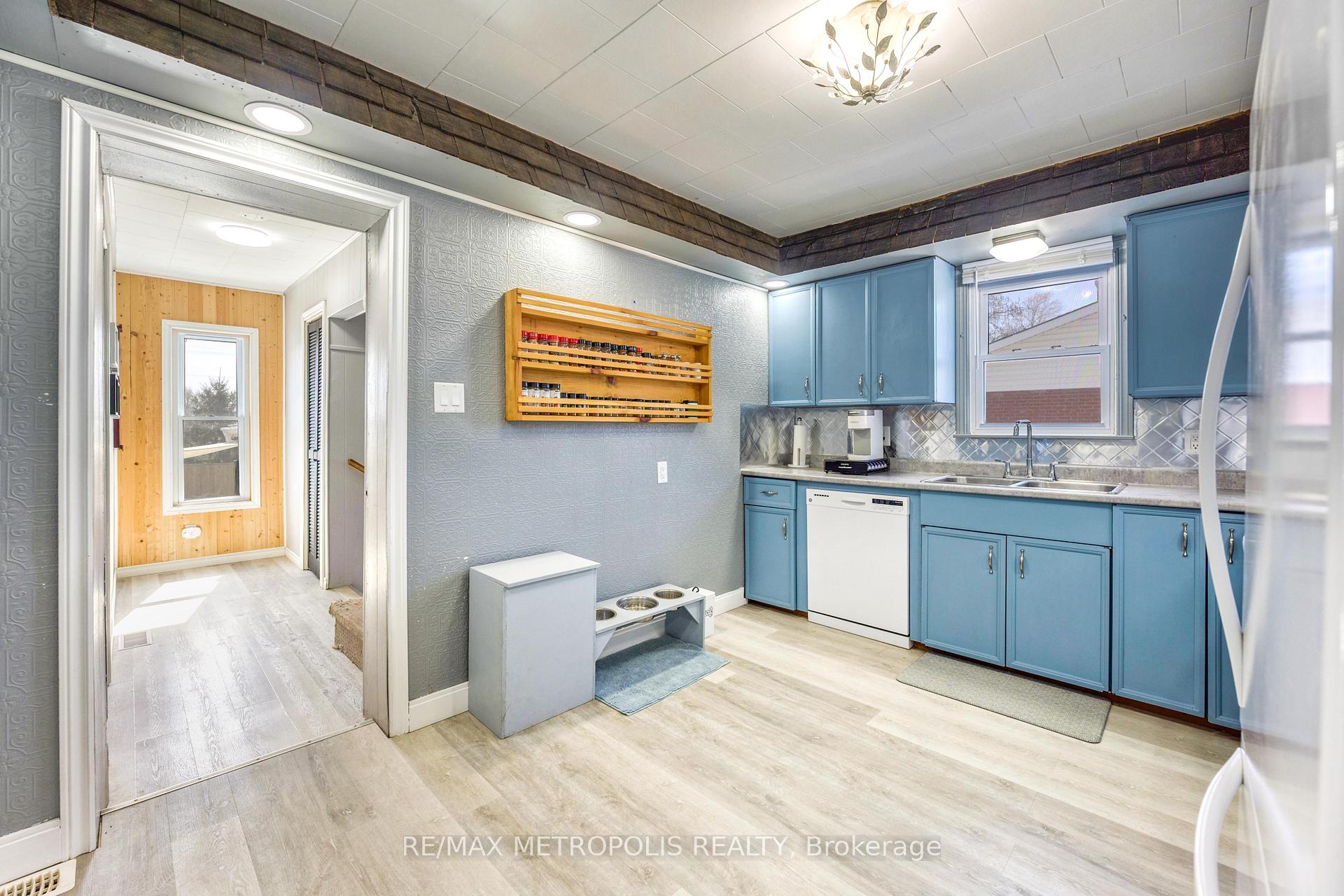 Photo 12 of 2431 Boswell Street, St. Clair — HOMEH