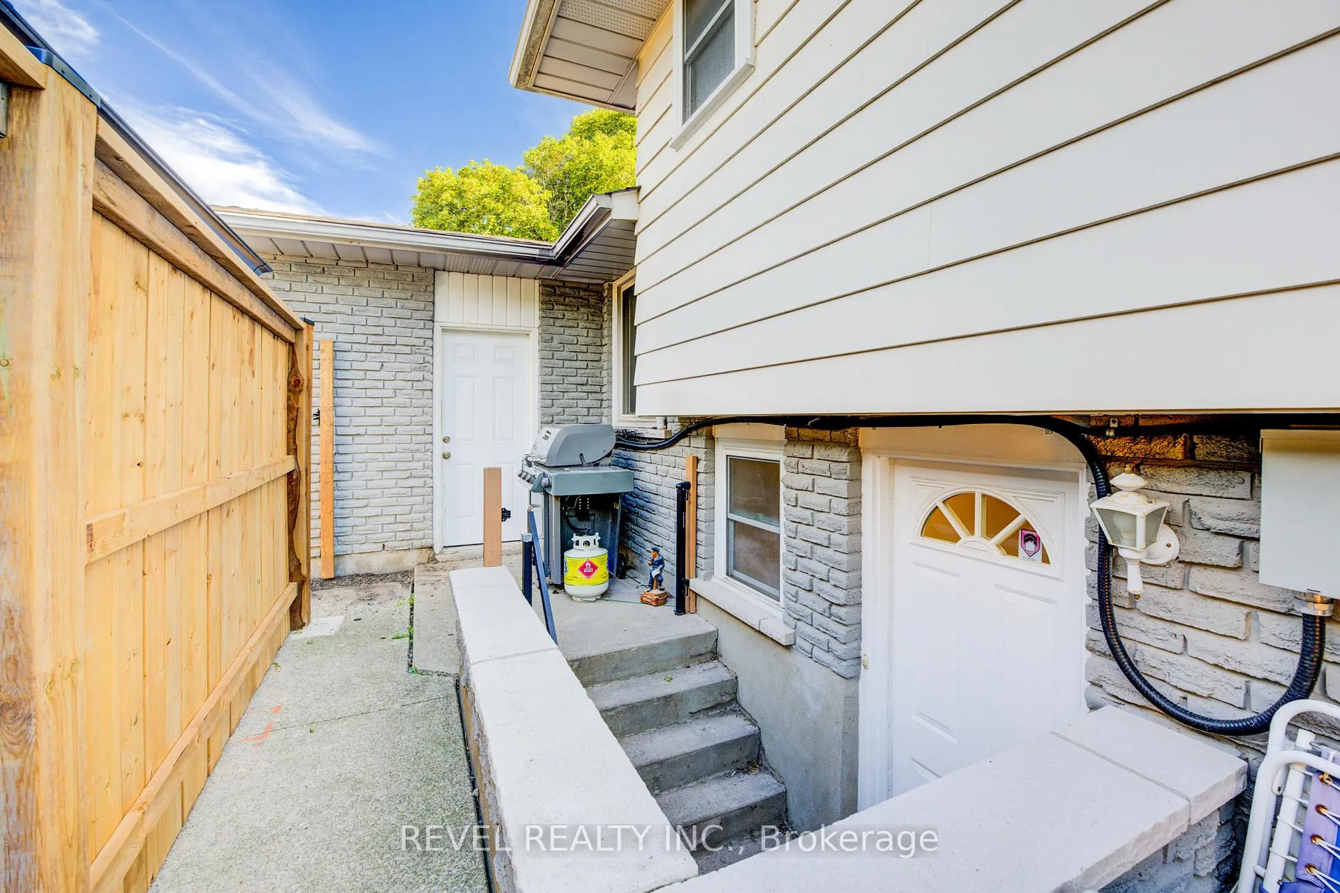 Photo 36 of 4 Jill Court, St. Catharines, Rykert/Vansickle — HOMEH