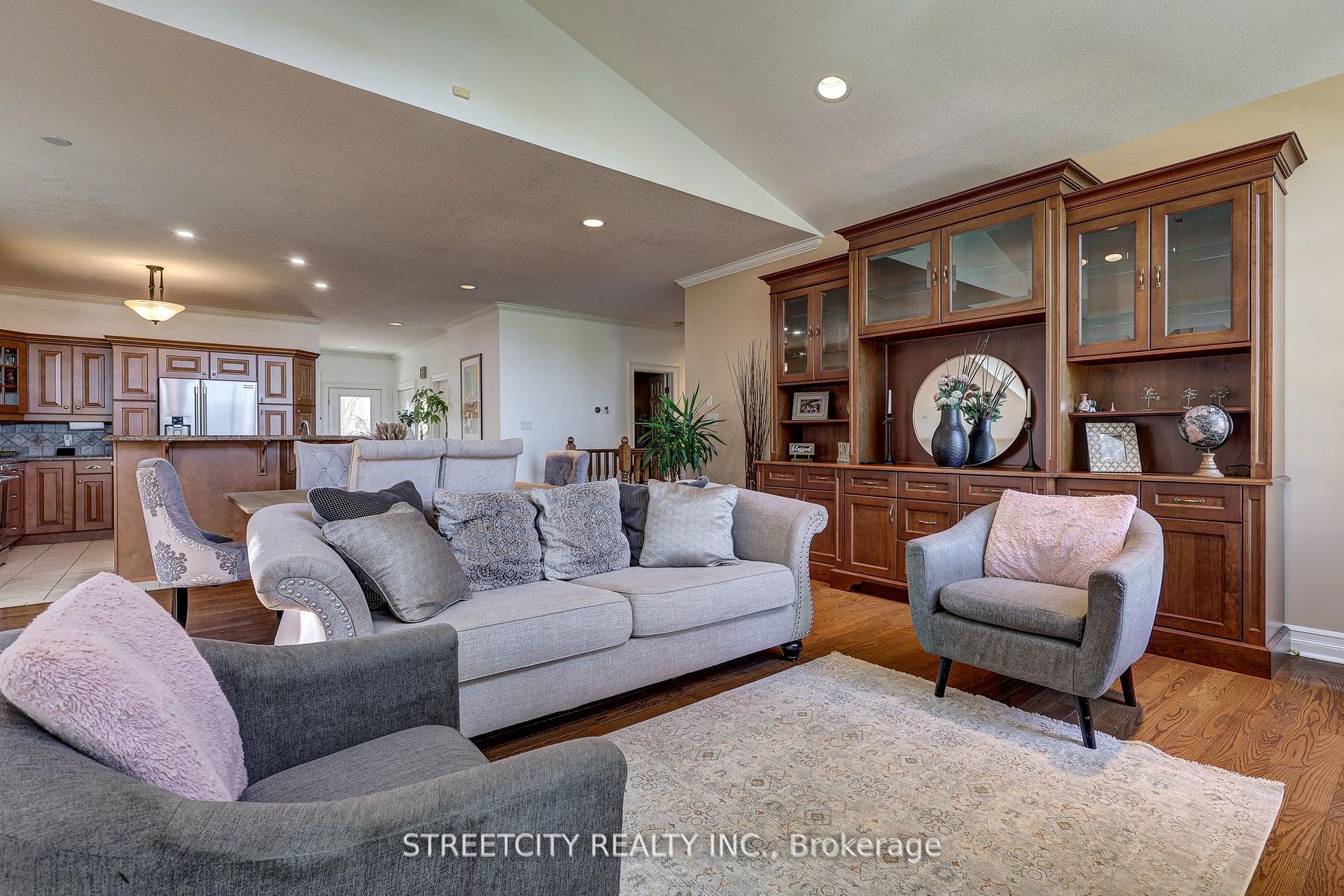 Photo 7 of 21 Beechwood Circle, St. Thomas — HOMEH