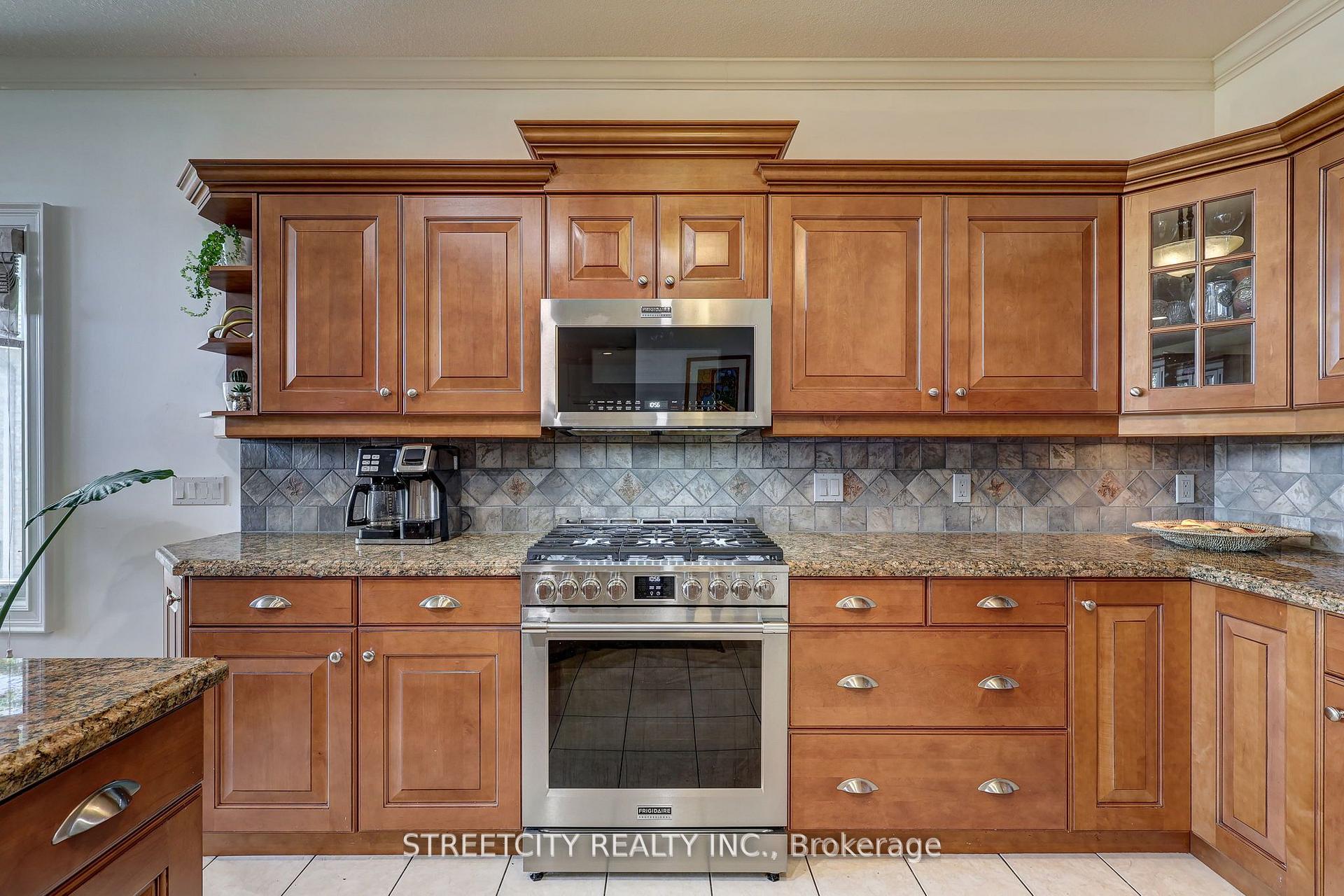Photo 10 of 21 Beechwood Circle, St. Thomas — HOMEH