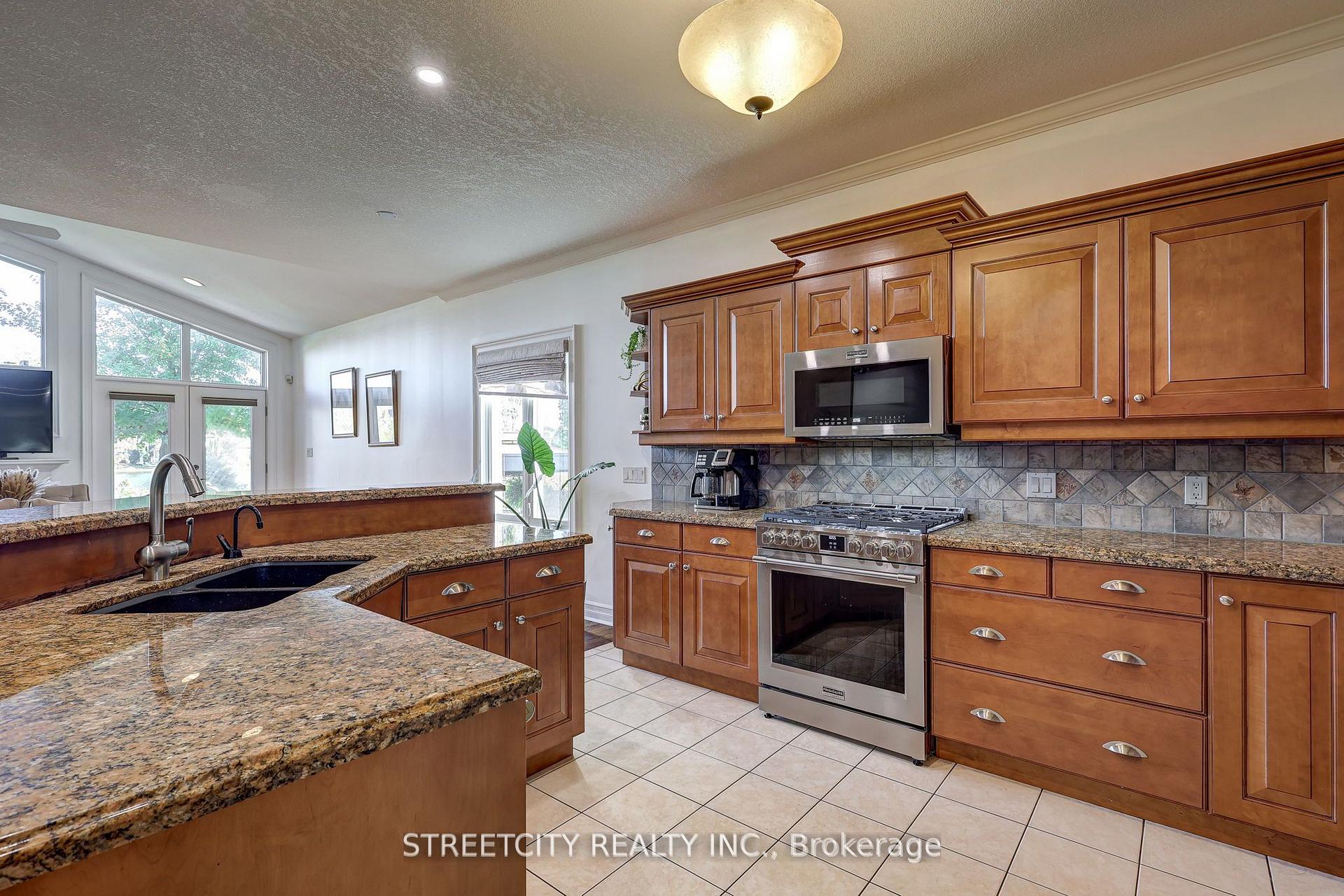 Photo 11 of 21 Beechwood Circle, St. Thomas — HOMEH
