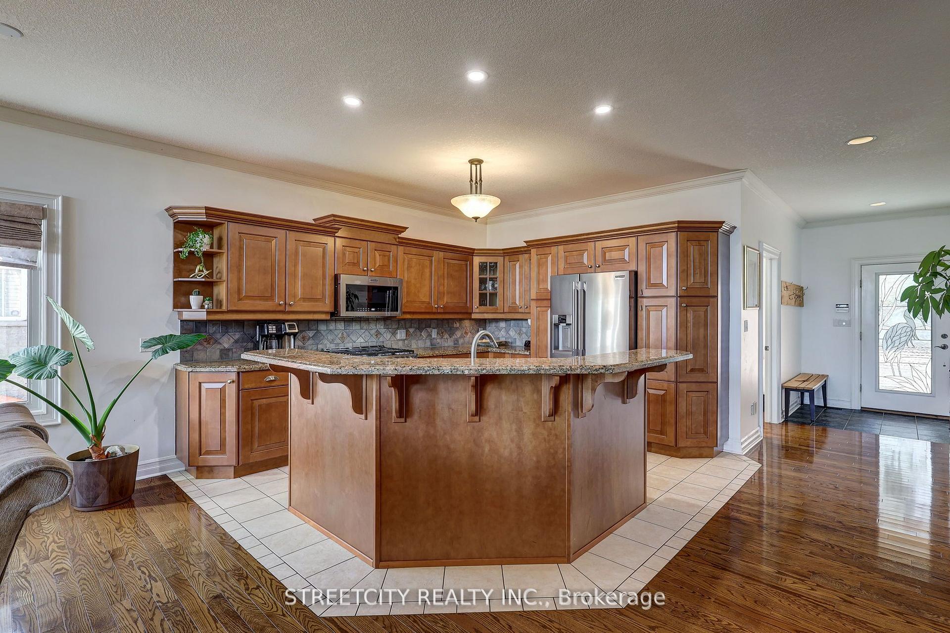 Photo 14 of 21 Beechwood Circle, St. Thomas — HOMEH