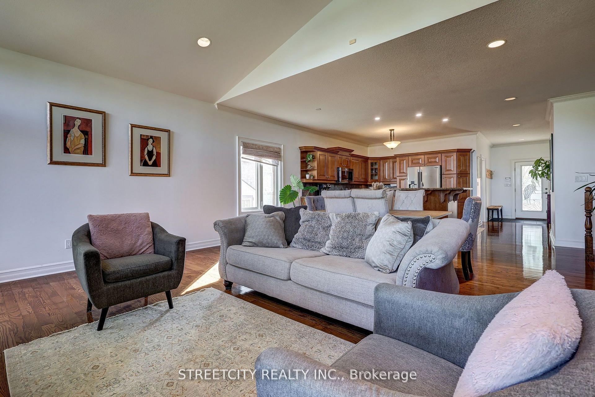 Photo 15 of 21 Beechwood Circle, St. Thomas — HOMEH