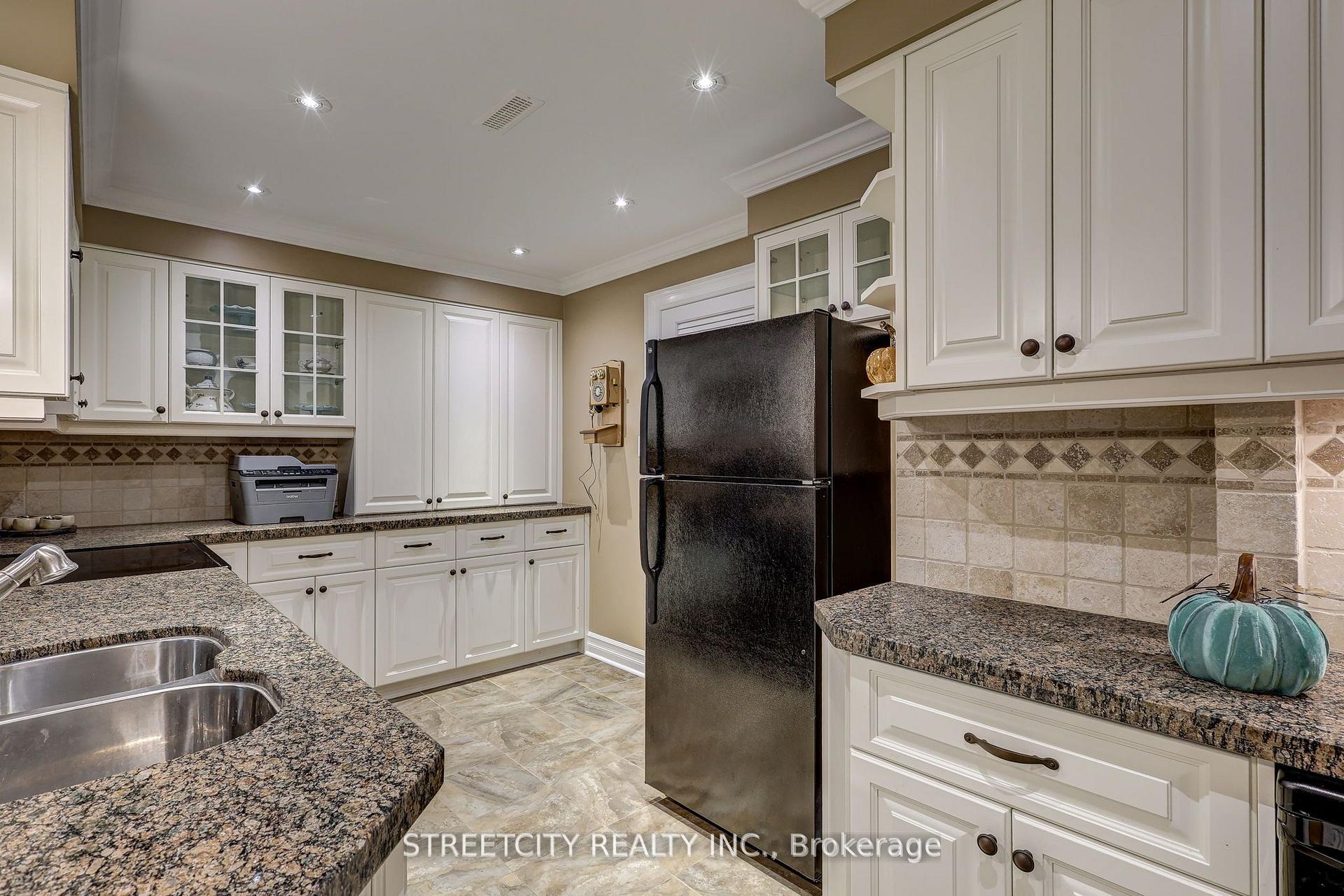 Photo 33 of 21 Beechwood Circle, St. Thomas — HOMEH