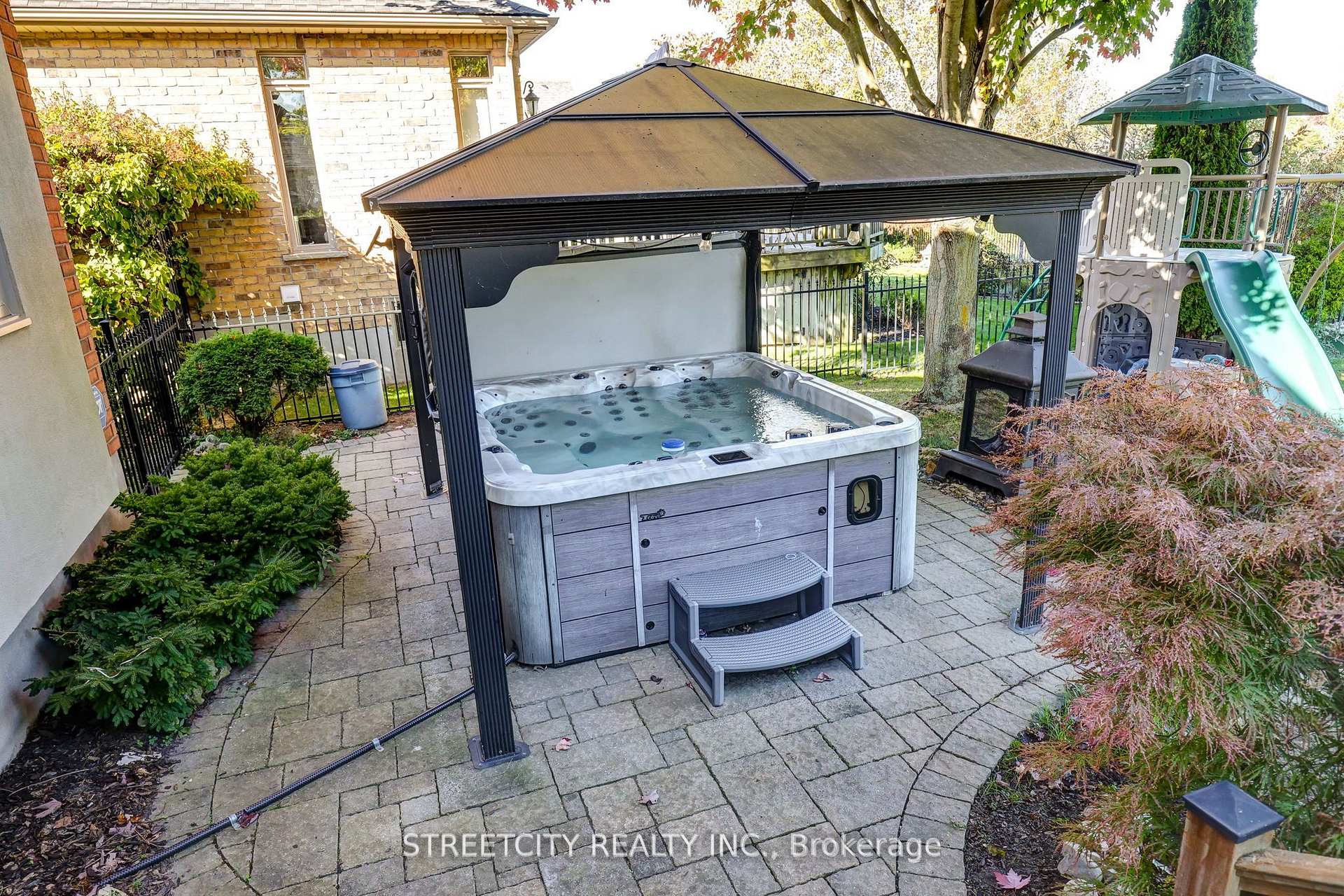 Photo 41 of 21 Beechwood Circle, St. Thomas — HOMEH