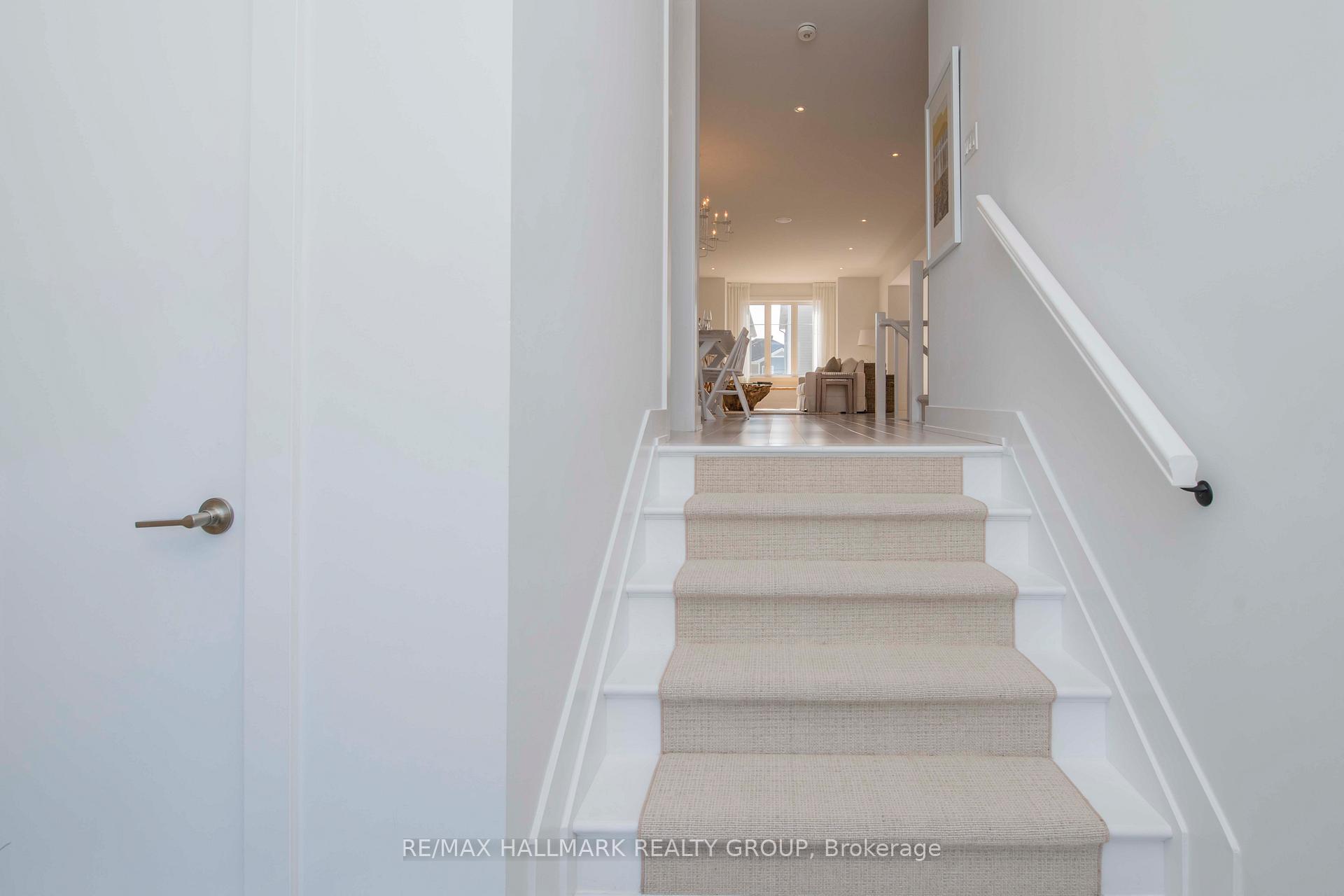Photo 4 of 106 Hackamore Crescent, Ottawa, Goulbourn Twp From Franktown Rd/South To Rideau — HOMEH