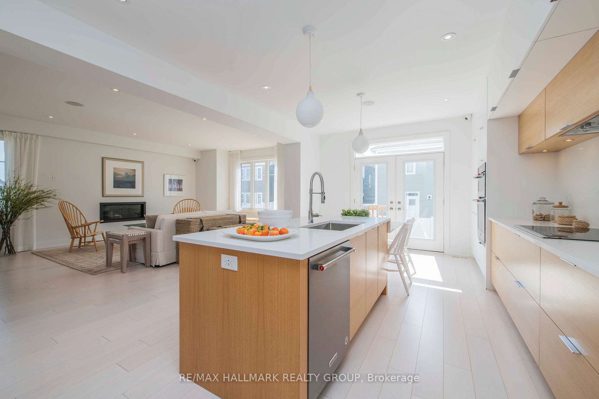 Photo 17 of 106 Hackamore Crescent, Ottawa, Goulbourn Twp From Franktown Rd/South To Rideau — HOMEH