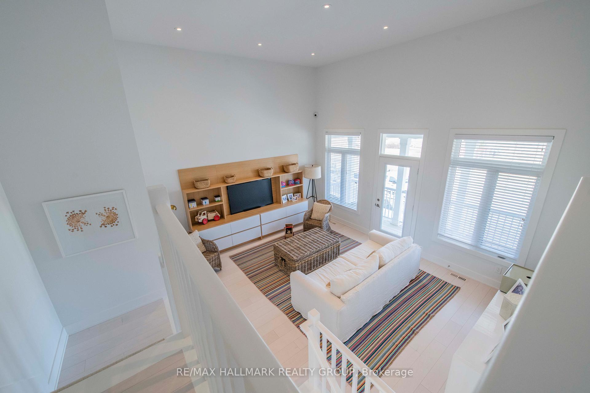 Photo 20 of 106 Hackamore Crescent, Ottawa, Goulbourn Twp From Franktown Rd/South To Rideau — HOMEH