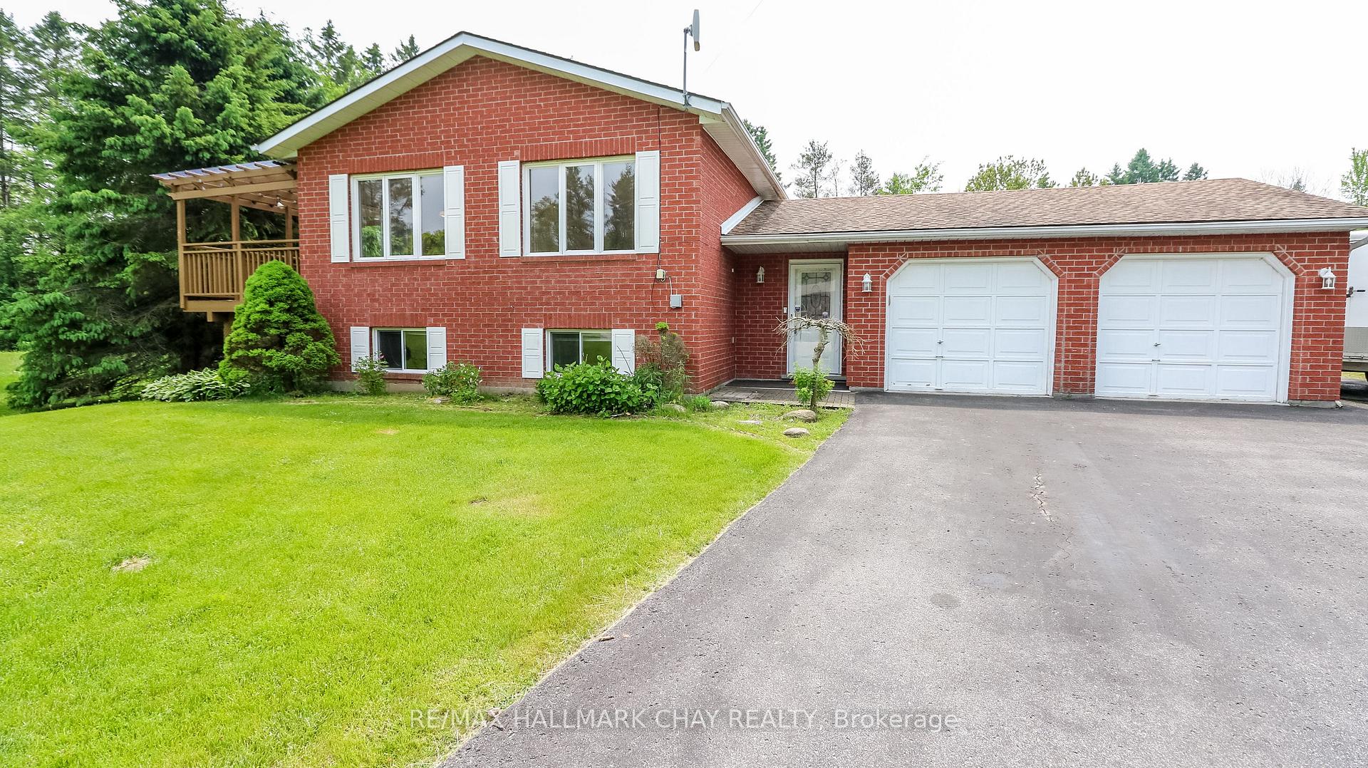 Photo 1 of 19 Crystalwood Lane, Springwater, Midhurst — HOMEH