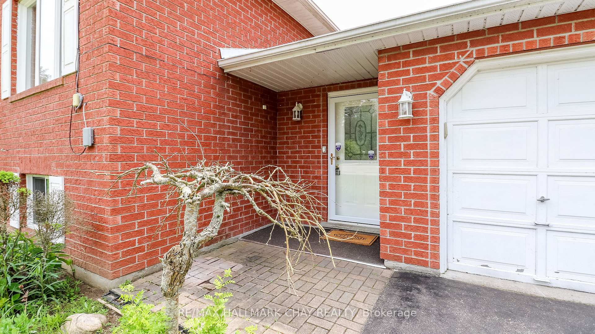 Photo 2 of 19 Crystalwood Lane, Springwater, Midhurst — HOMEH