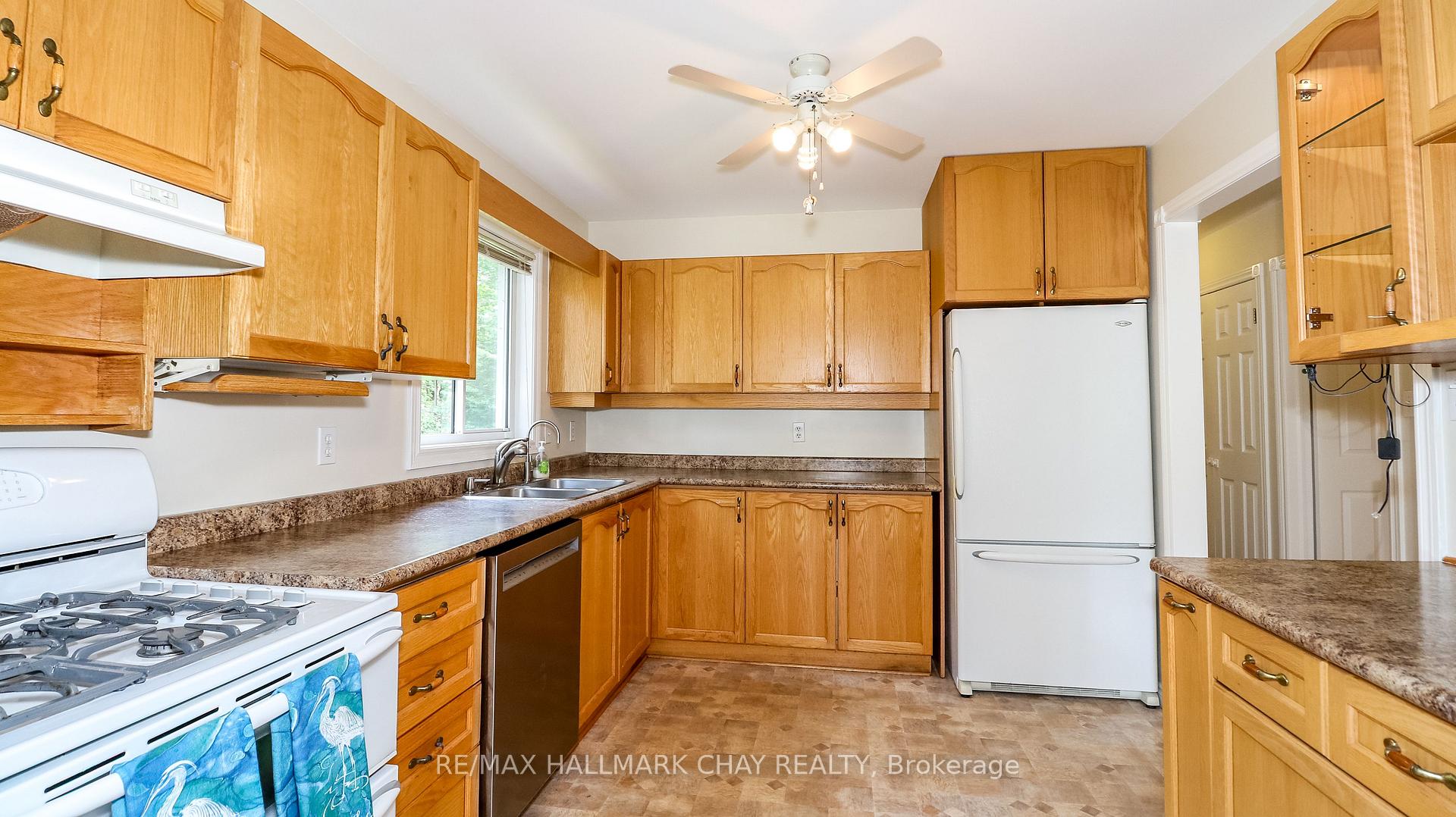 Photo 22 of 19 Crystalwood Lane, Springwater, Midhurst — HOMEH