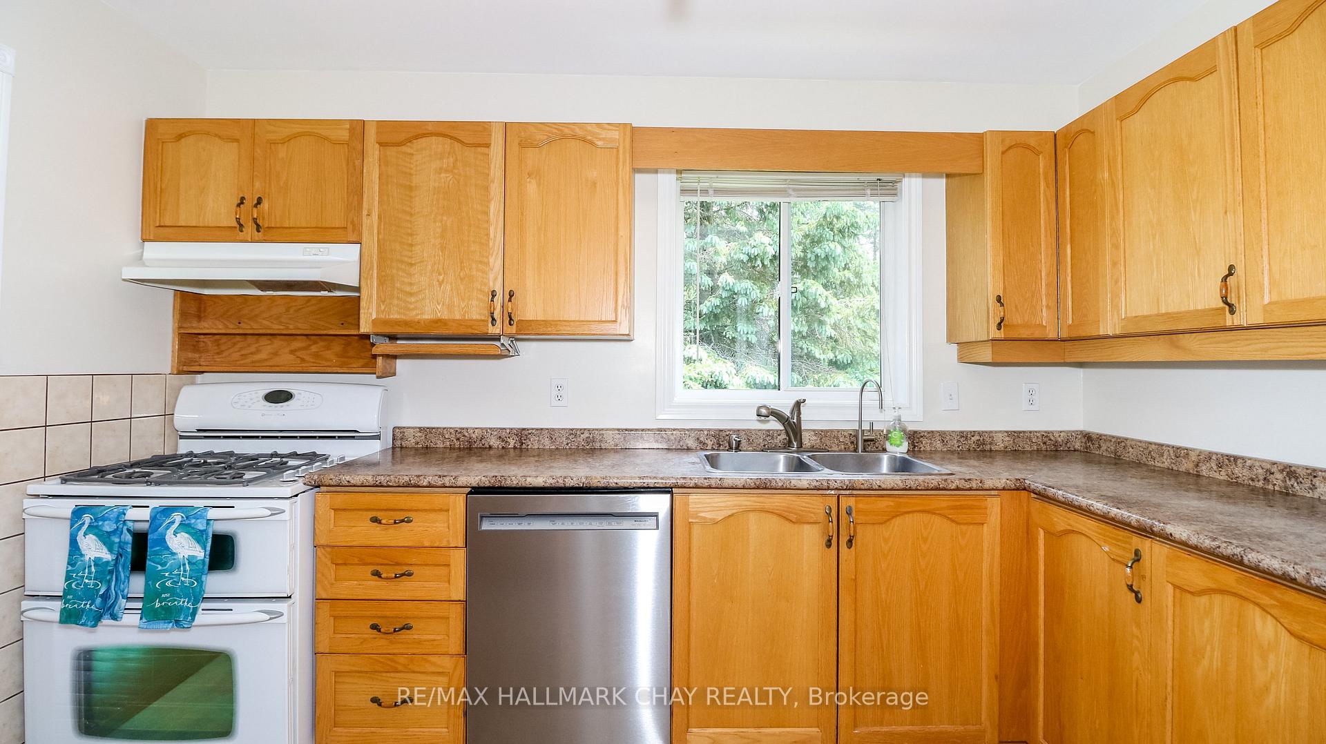 Photo 23 of 19 Crystalwood Lane, Springwater, Midhurst — HOMEH