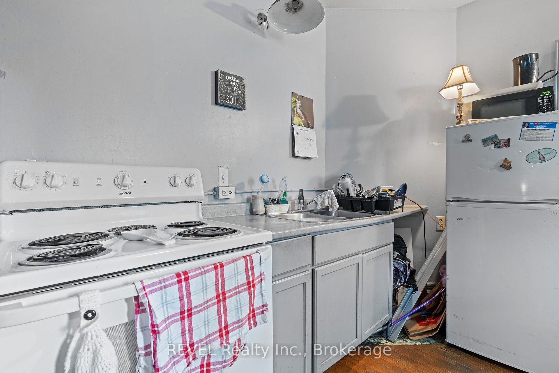 Photo 8 of 35 Catherine Street, St. Catharines, Downtown — HOMEH