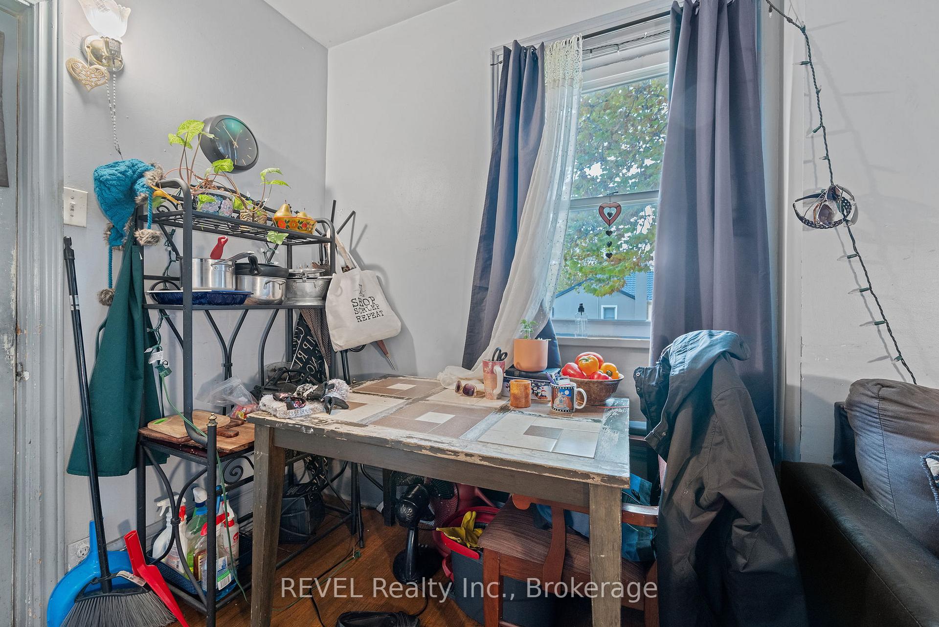Photo 9 of 35 Catherine Street, St. Catharines, Downtown — HOMEH