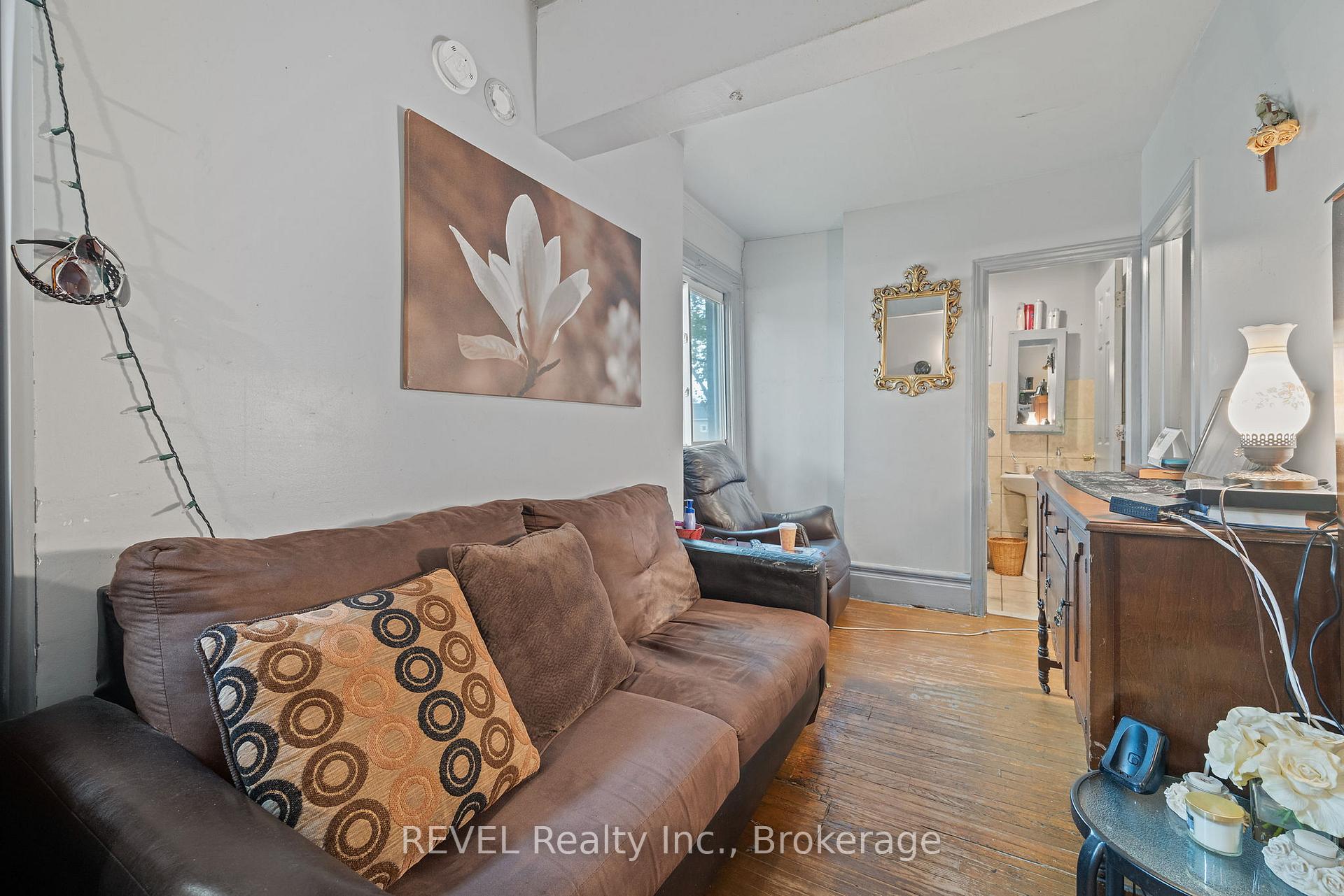Photo 10 of 35 Catherine Street, St. Catharines, Downtown — HOMEH
