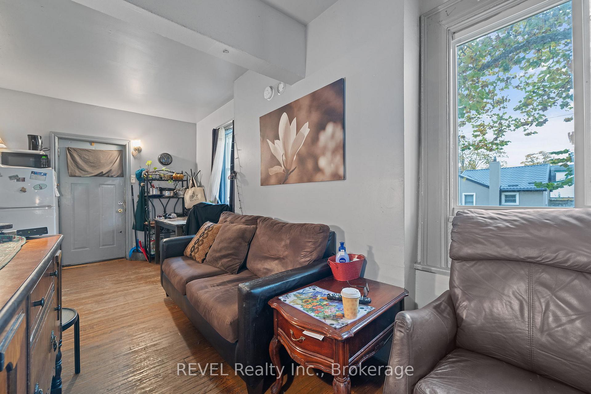 Photo 11 of 35 Catherine Street, St. Catharines, Downtown — HOMEH