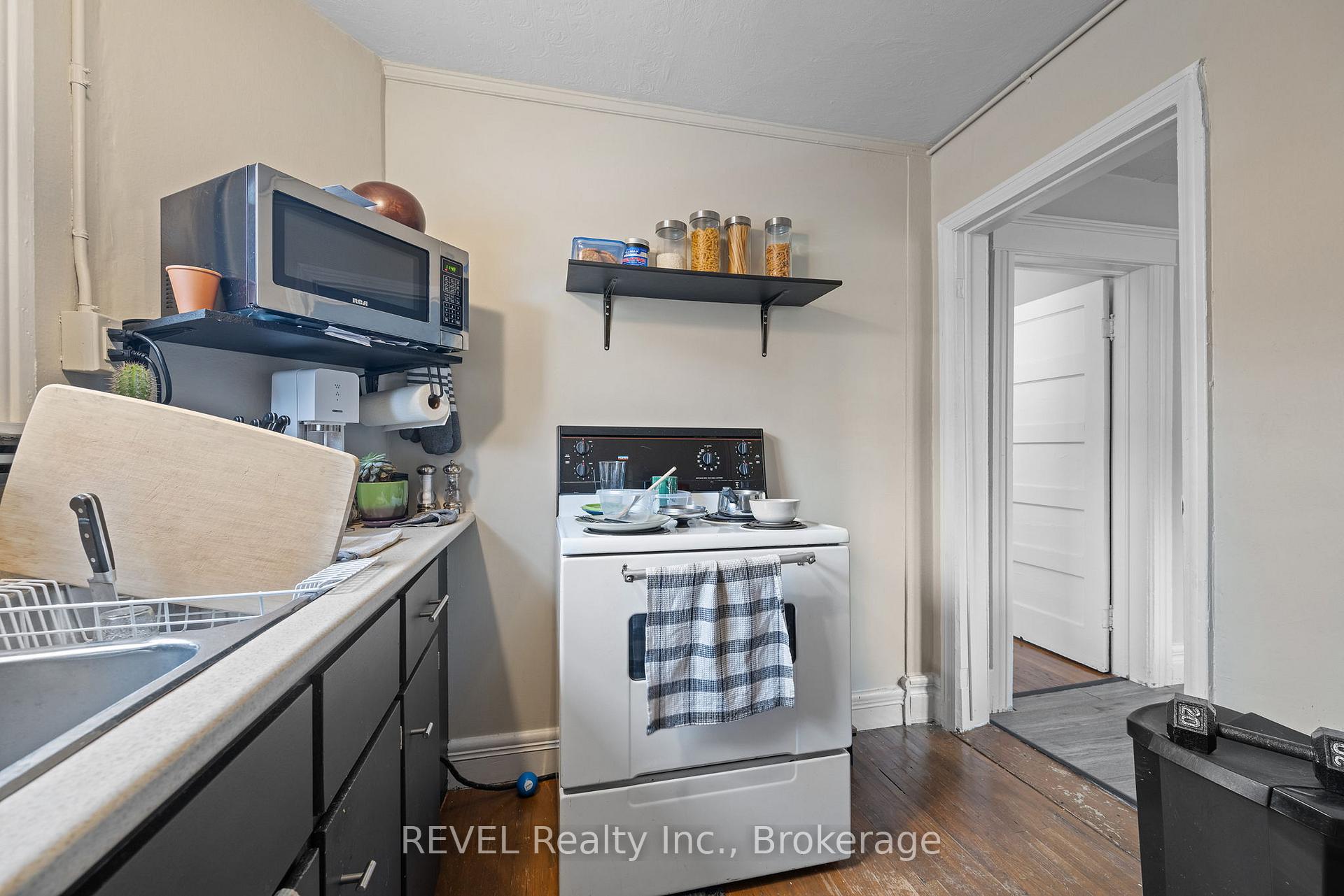 Photo 20 of 35 Catherine Street, St. Catharines, Downtown — HOMEH