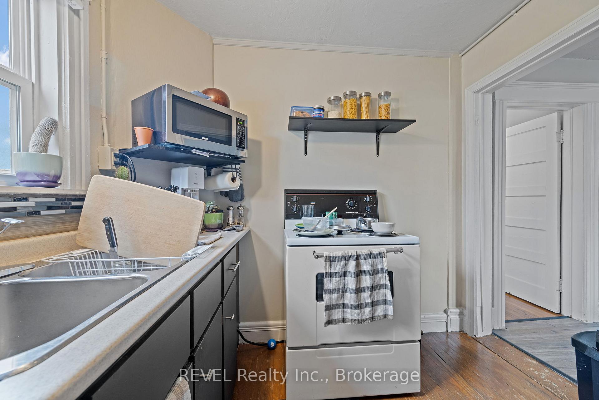 Photo 21 of 35 Catherine Street, St. Catharines, Downtown — HOMEH