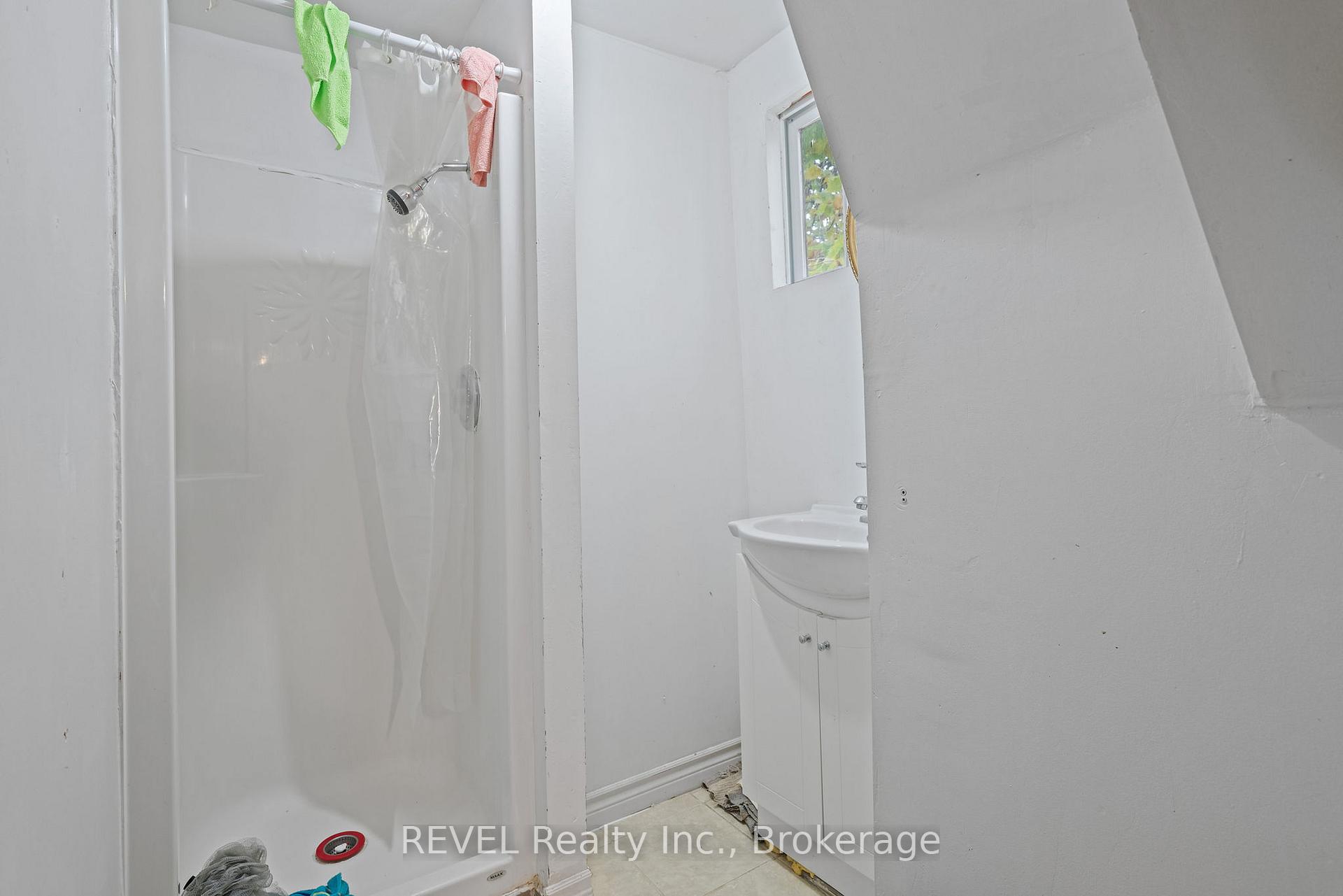 Photo 39 of 35 Catherine Street, St. Catharines, Downtown — HOMEH